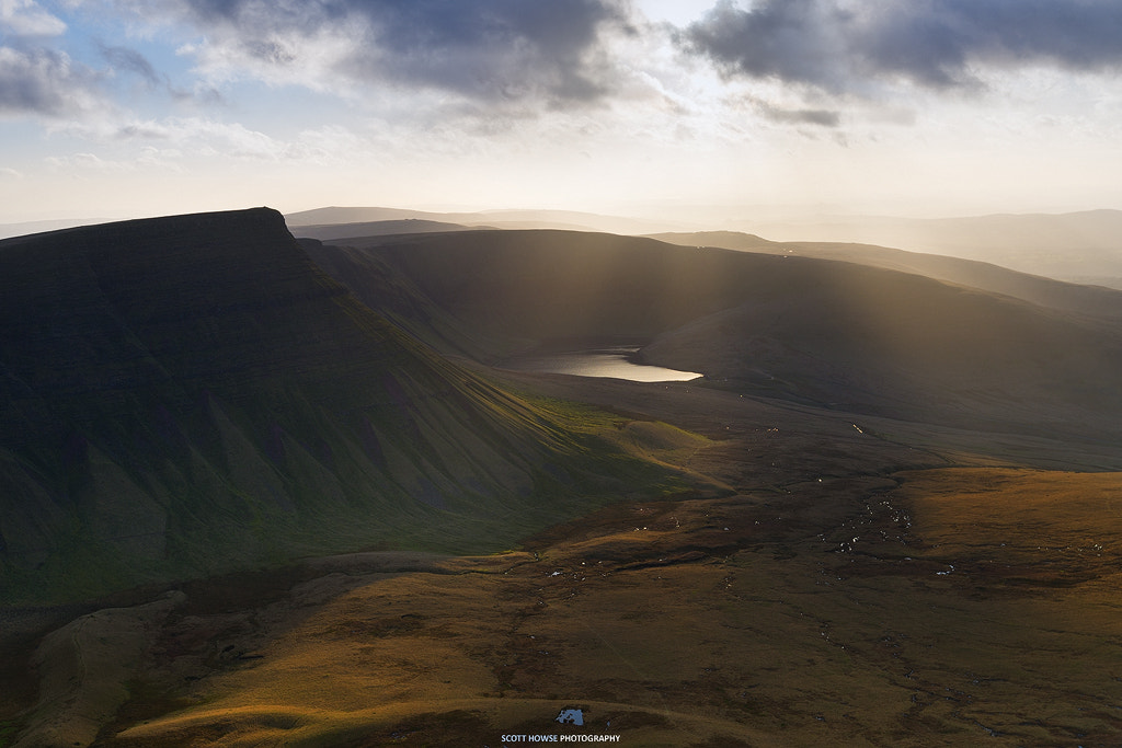 Nikon AF-S Nikkor 16-35mm F4G ED VR sample photo. Picws du & llyn y fan fach photography