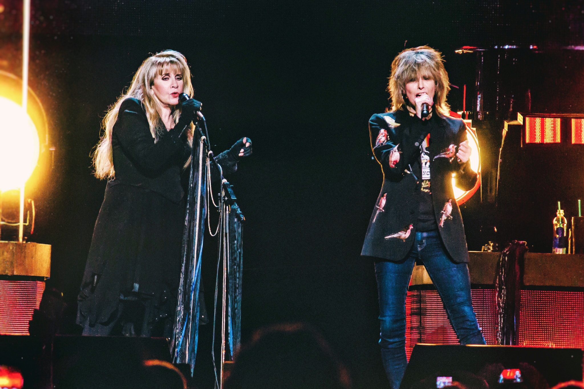 Canon EOS 600D (Rebel EOS T3i / EOS Kiss X5) sample photo. Stevie nicks joined on stage by chrissie hynde (th ... photography