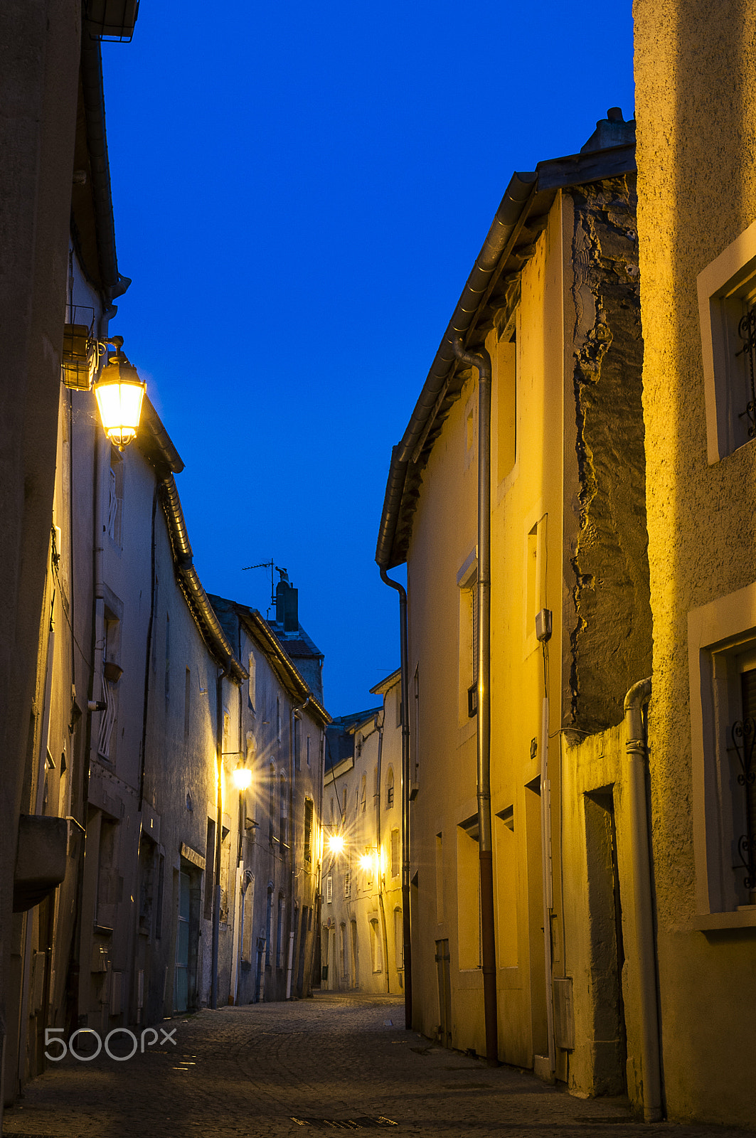 Nikon D300S sample photo. A side street during the blue hour, toul, france photography