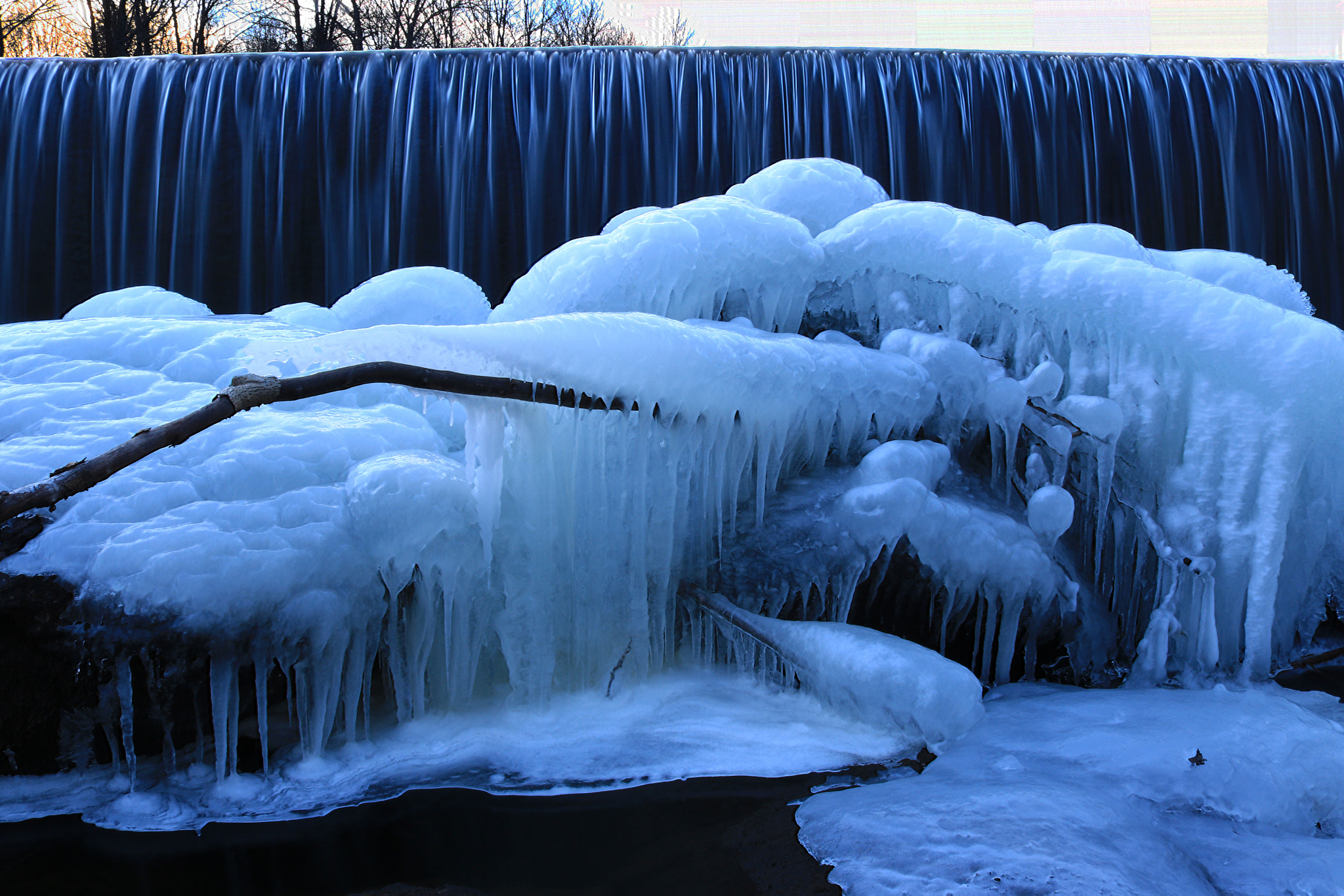 Canon EOS 750D (EOS Rebel T6i / EOS Kiss X8i) + Canon EF-S 18-55mm F3.5-5.6 IS II sample photo. The iced falls photography