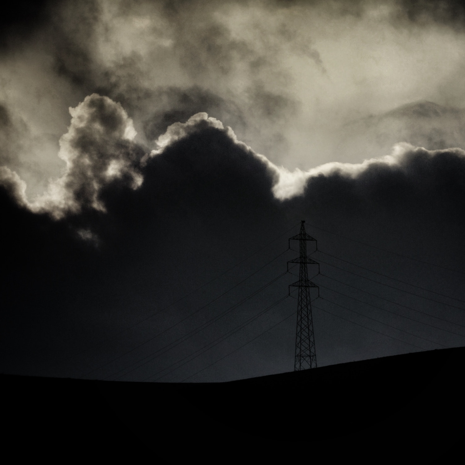 Tamron SP 35mm F1.8 Di VC USD sample photo. Nubes bajas. photography