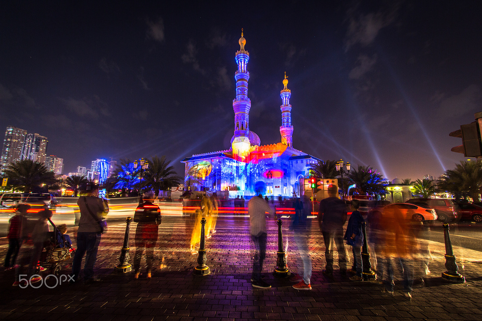 Canon EF-S 10-22mm F3.5-4.5 USM sample photo. Pedestrians photography