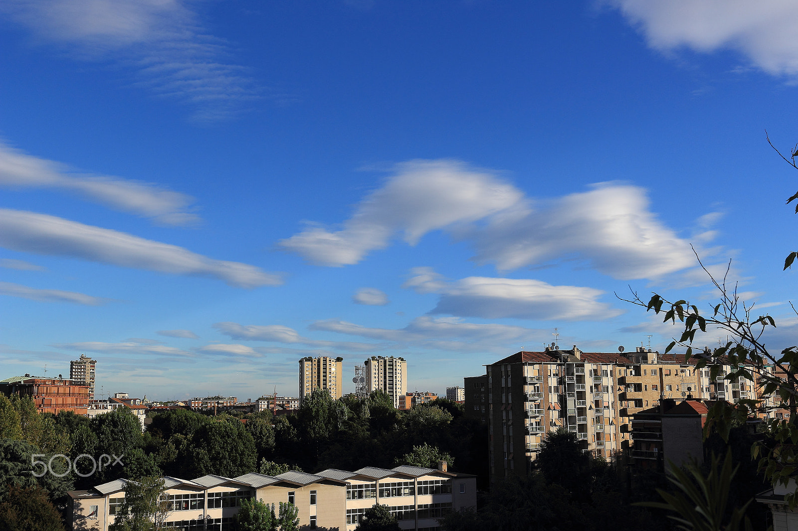 Canon EOS 600D (Rebel EOS T3i / EOS Kiss X5) + Canon EF 17-40mm F4L USM sample photo. South america clouds in milan! photography