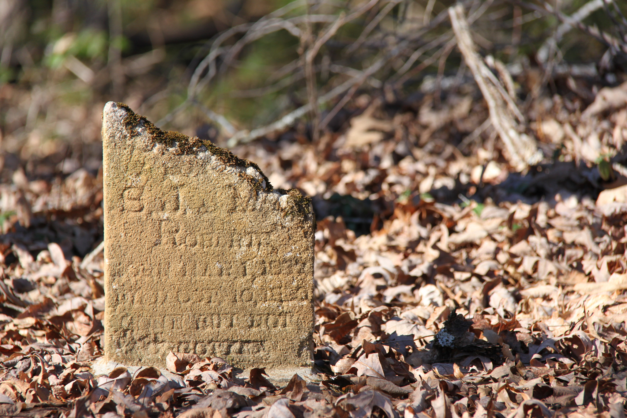 Canon EF-S 18-200mm F3.5-5.6 IS sample photo. Broken grave photography