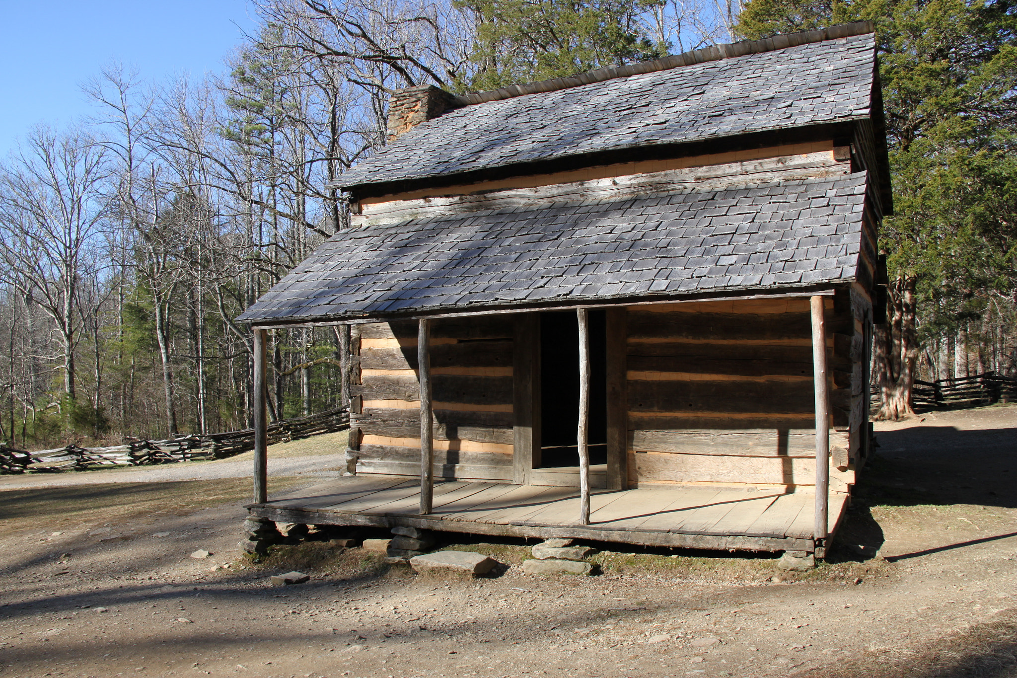 Canon EF-S 18-200mm F3.5-5.6 IS sample photo. Cabin photography