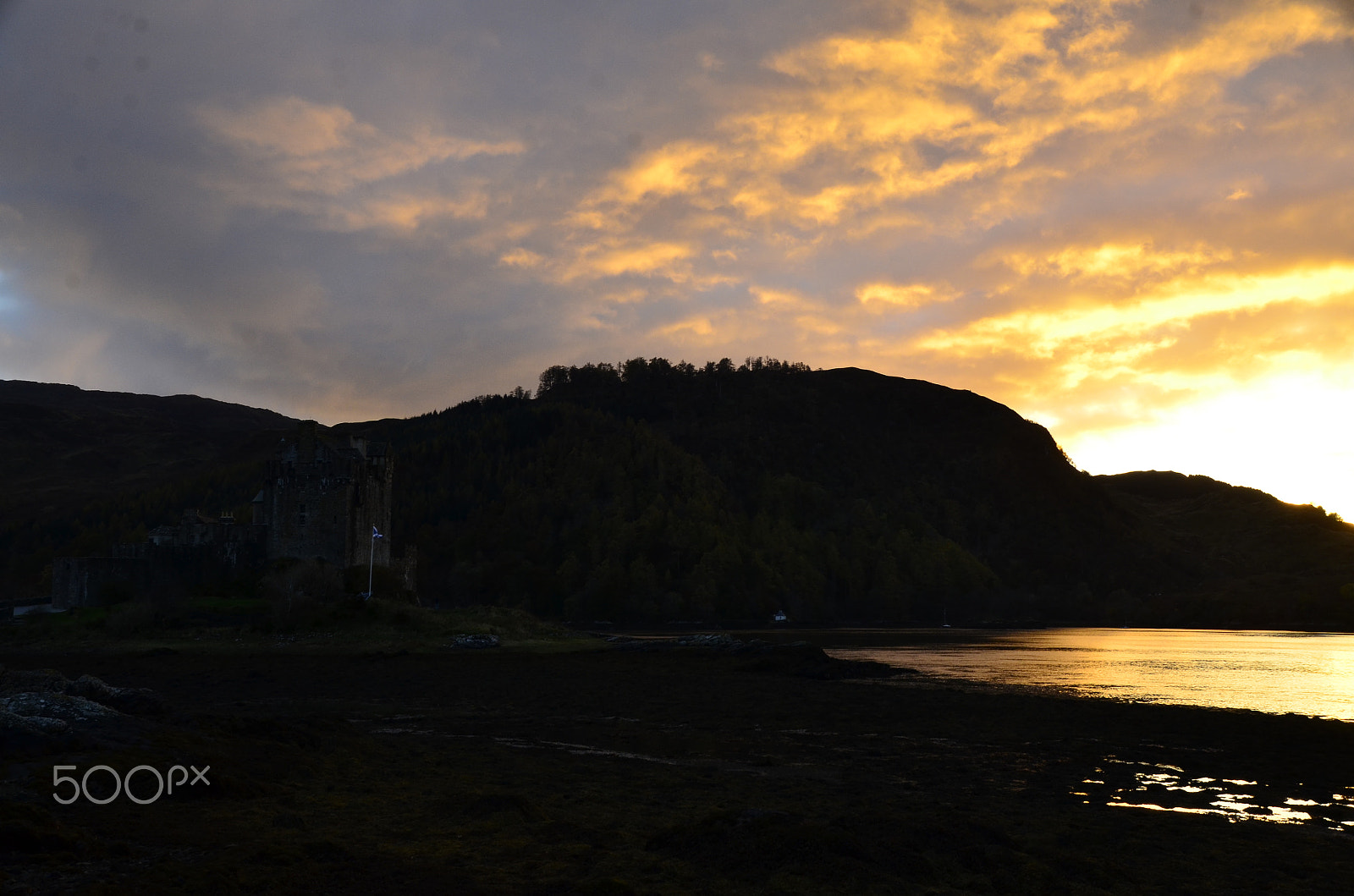 Sigma 18-250mm F3.5-6.3 DC Macro OS HSM sample photo. Eilean donan sundown photography