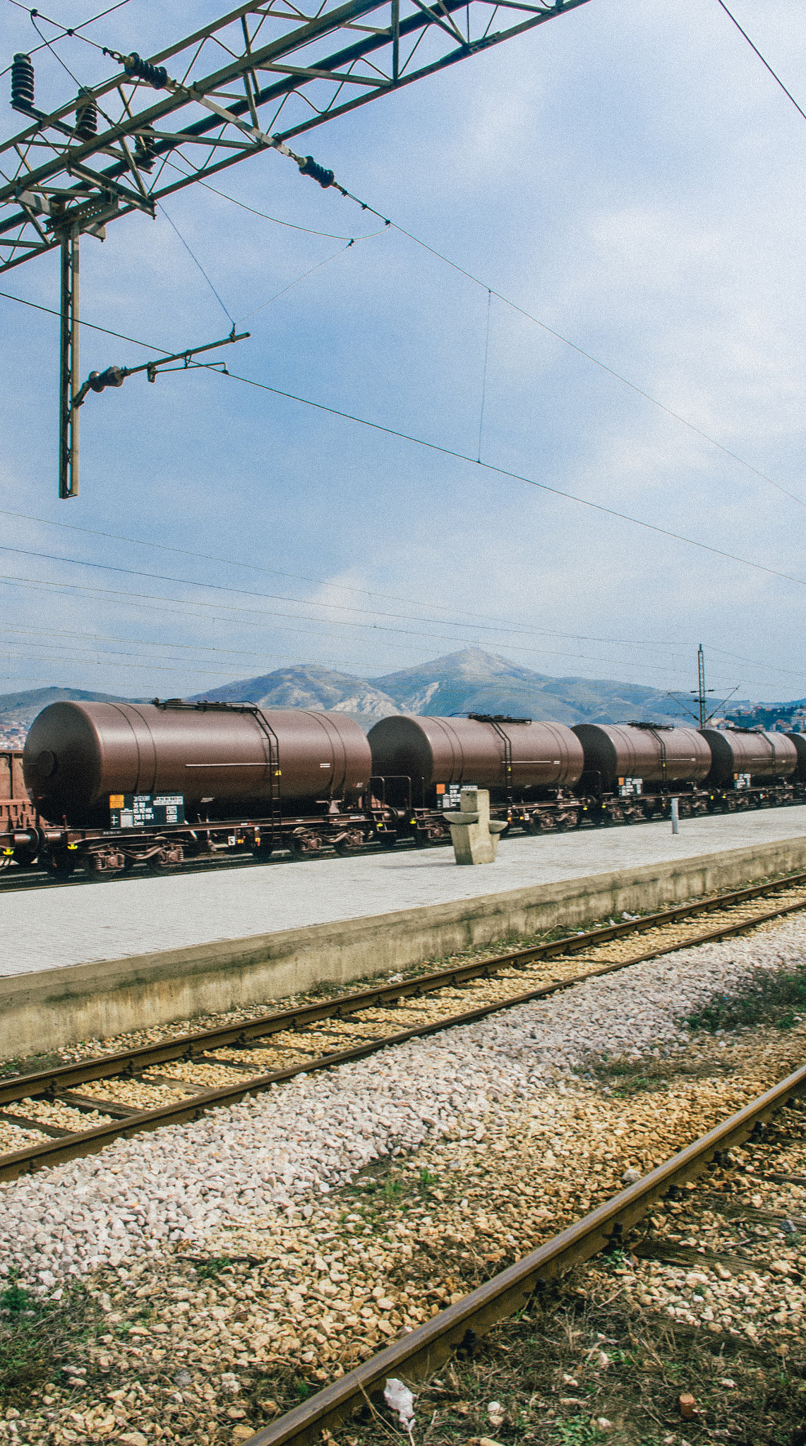 Nikon D7000 + Sigma 18-50mm F3.5-5.6 DC sample photo. Tracks photography