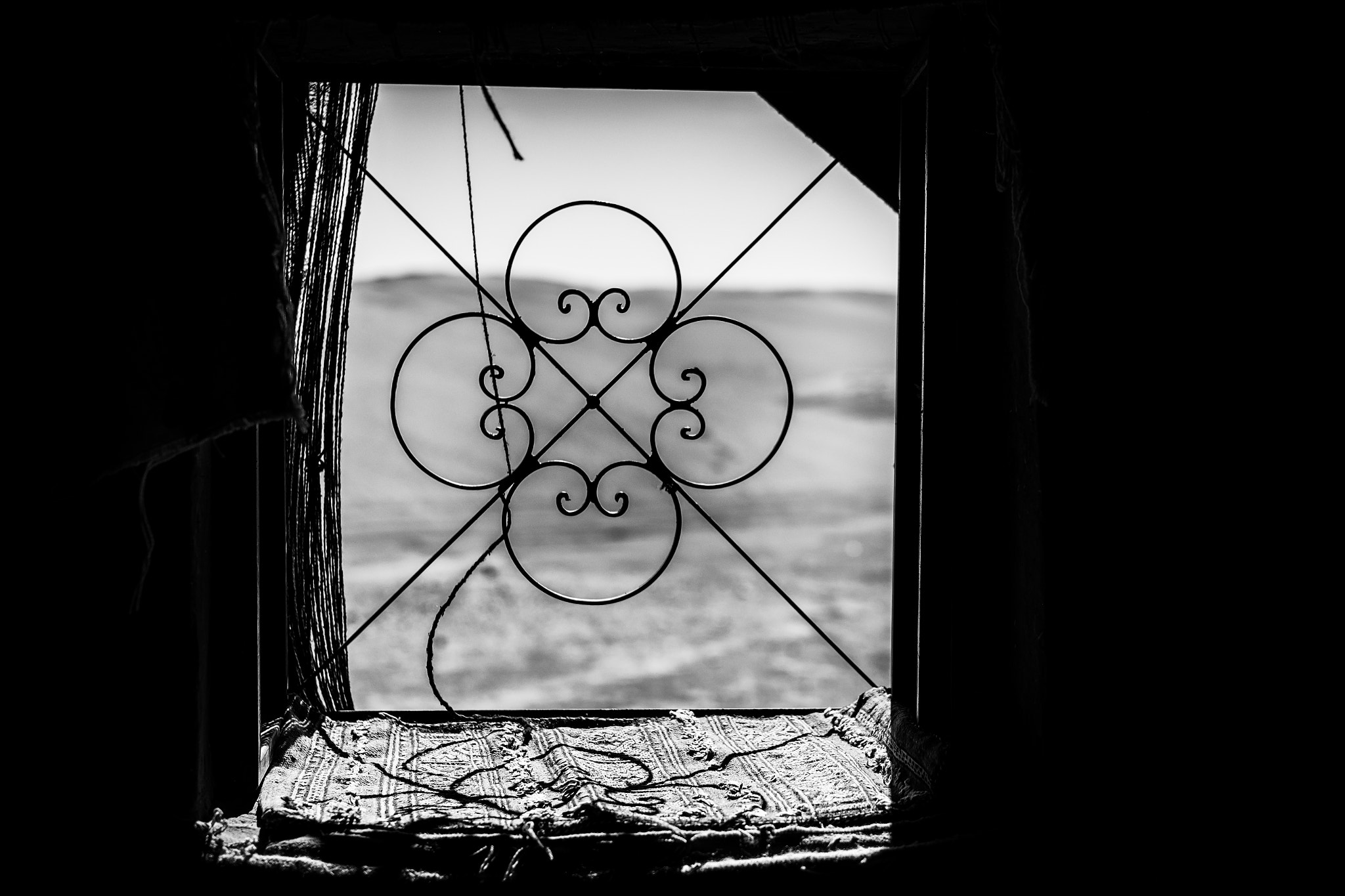 Fujifilm X-Pro2 + Fujifilm XF 35mm F2 R WR sample photo. Sahara window photography
