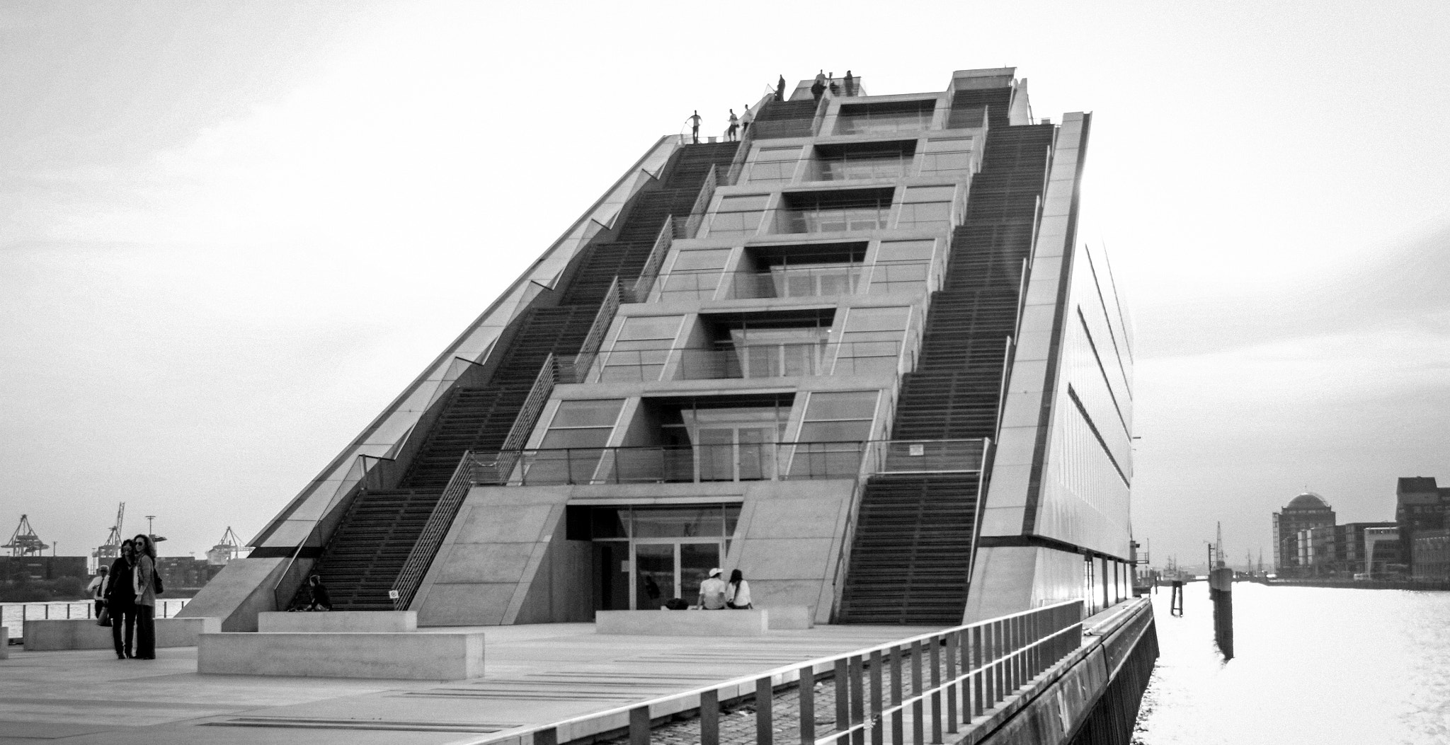Sony DT 18-70mm F3.5-5.6 sample photo. Dockland photography