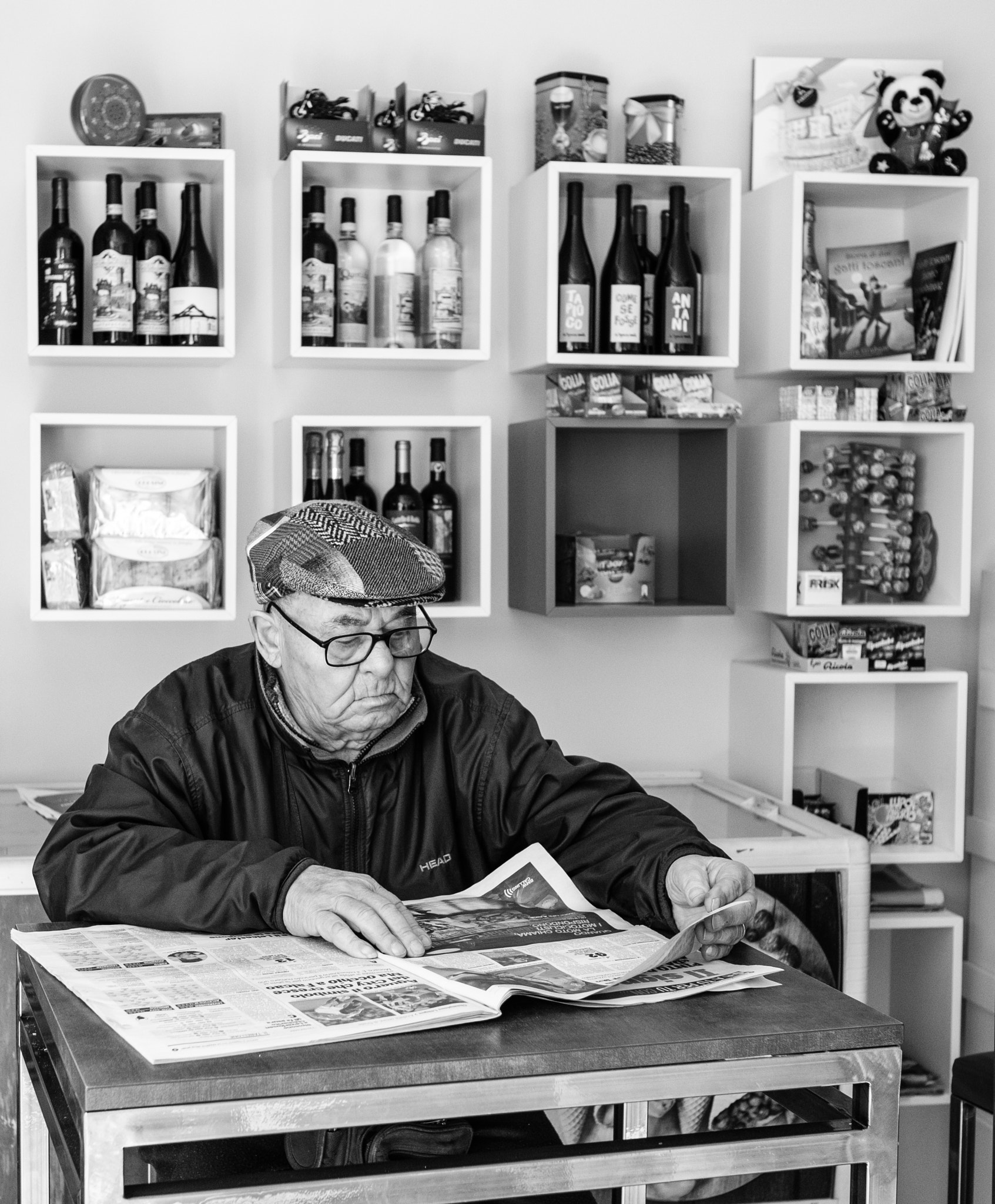 Fujifilm XF 23mm F1.4 R sample photo. Cafe life, italy 2 photography