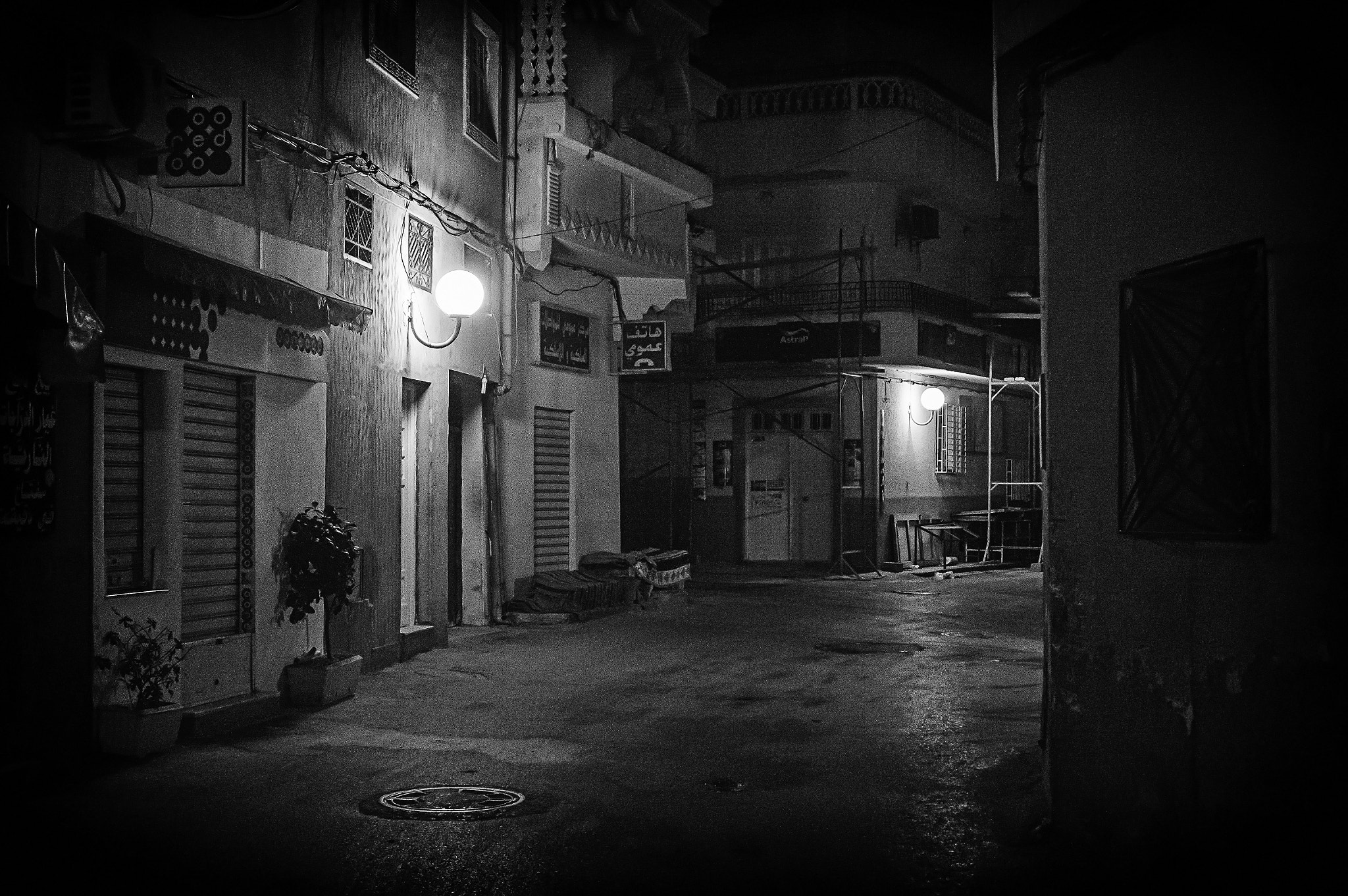 Sony Alpha NEX-5R + Sony E 18-55mm F3.5-5.6 OSS sample photo. Ingrained in the night 10 photography