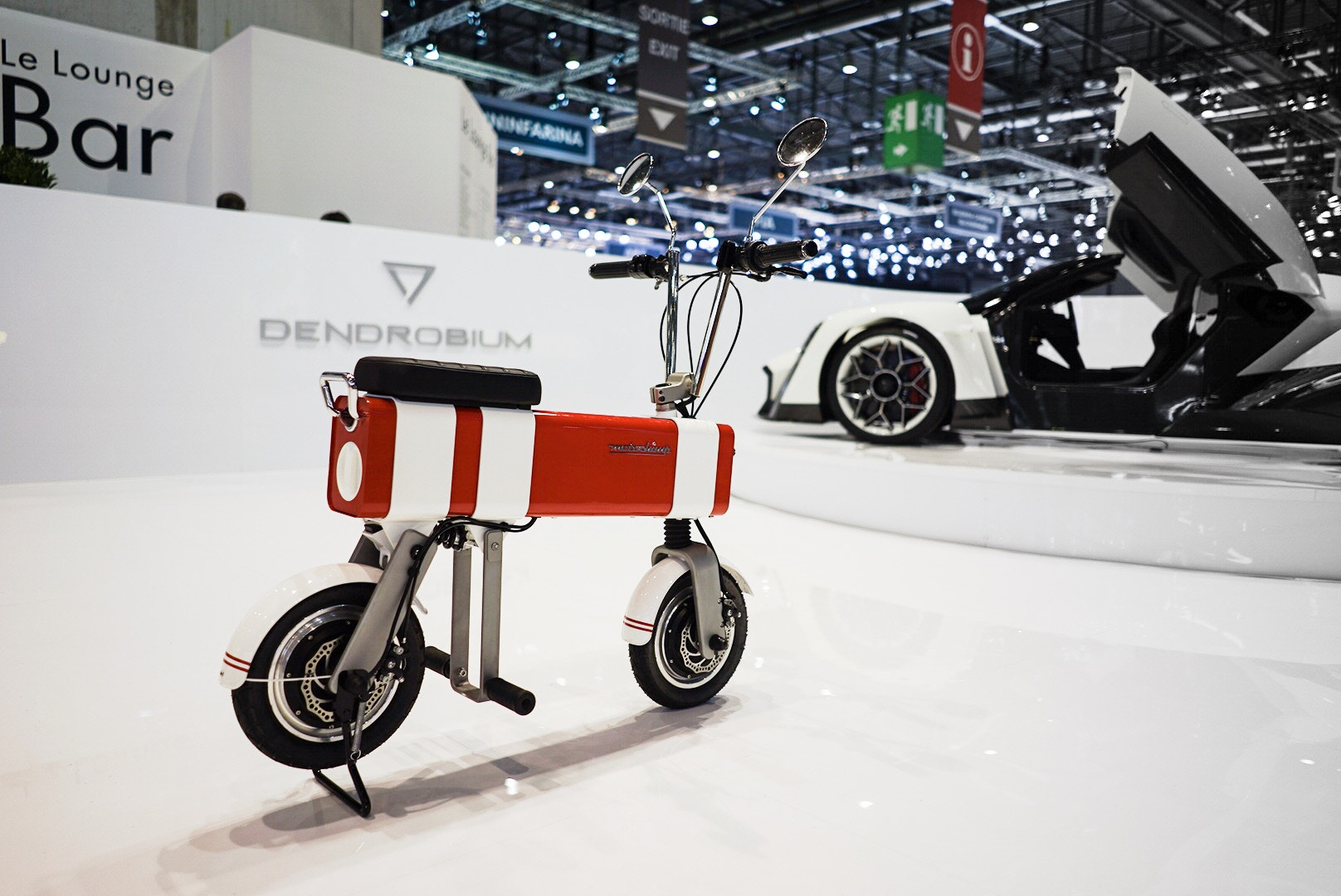 Sony FE 28mm F2 sample photo. Cute bike by dendrobium motor photography