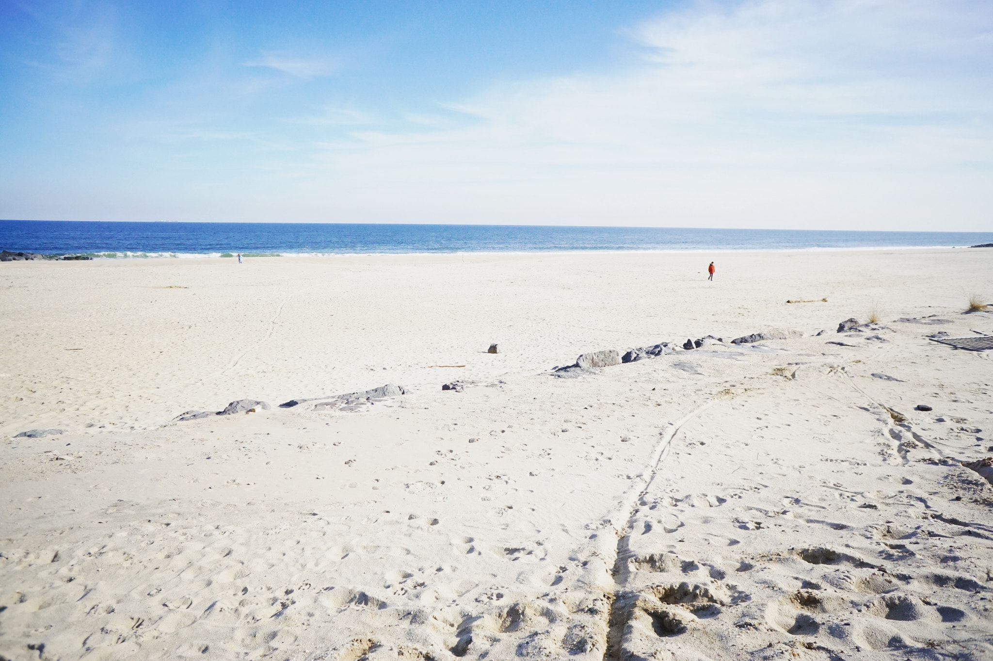 Sony E 16mm F2.8 sample photo. Winter beach photography