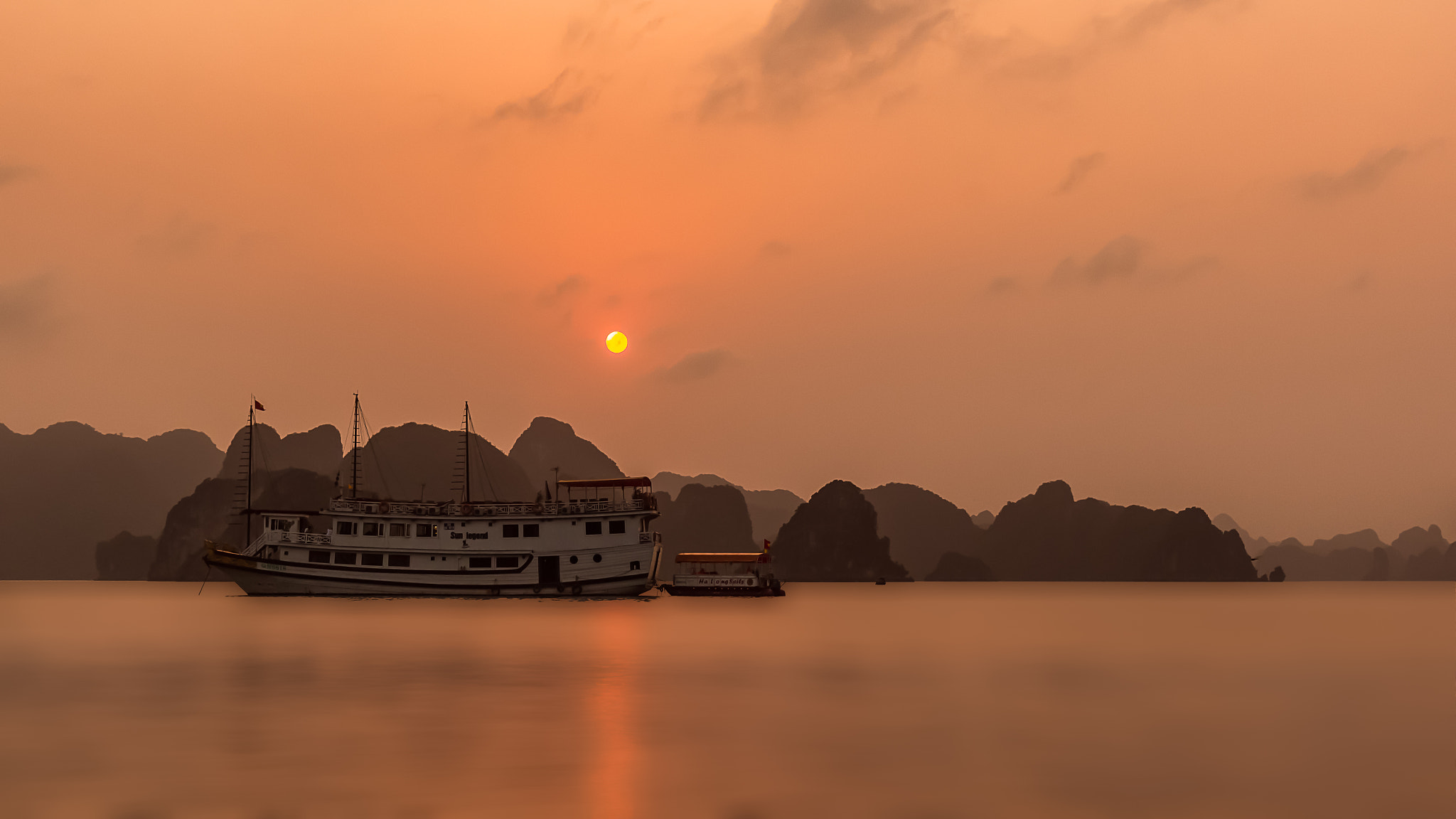 Canon EF 16-35mm F4L IS USM sample photo. Hạ long fulfilment photography