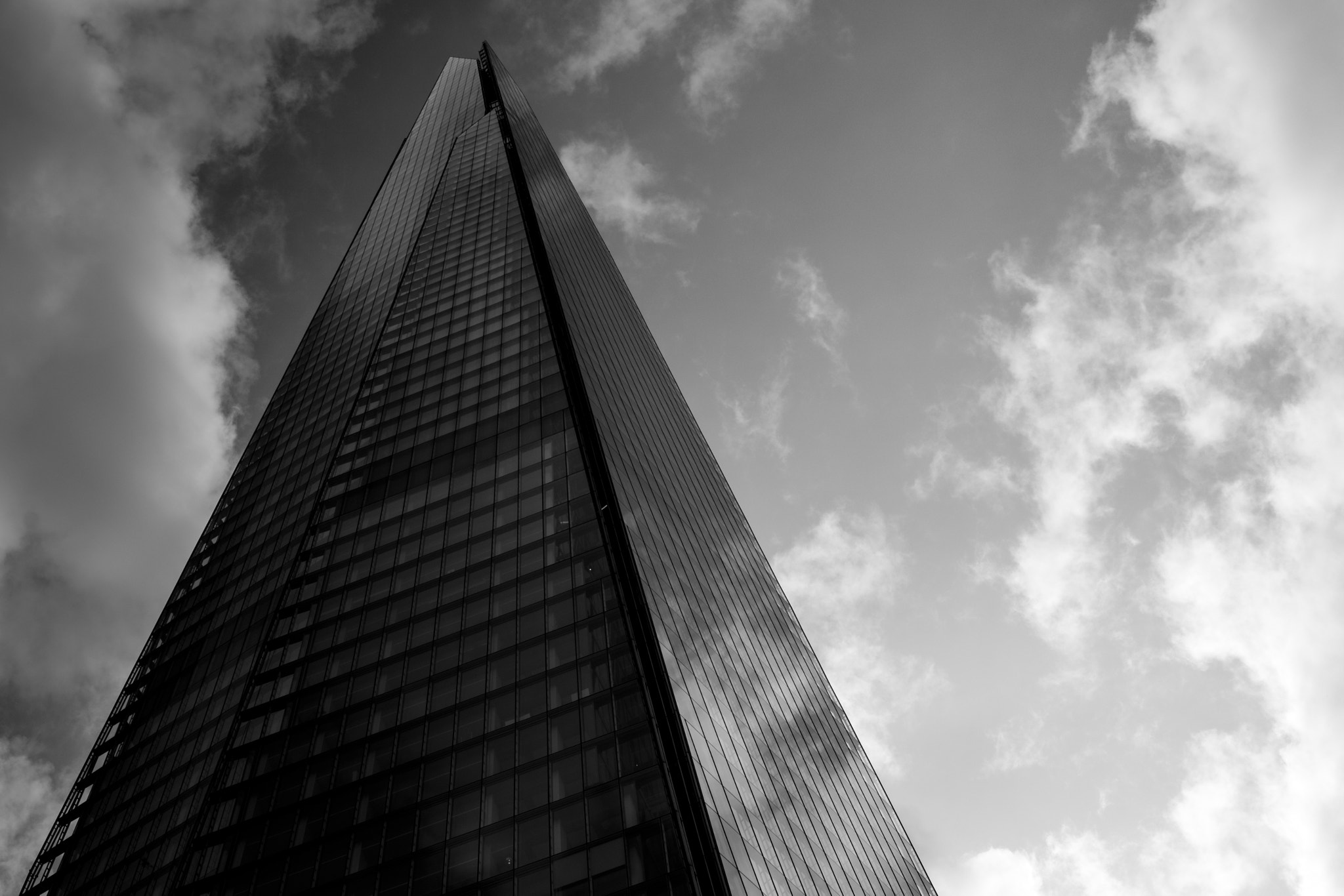 Nikon D5500 + Nikon AF-S Nikkor 28mm F1.8G sample photo. Skyscraper photography
