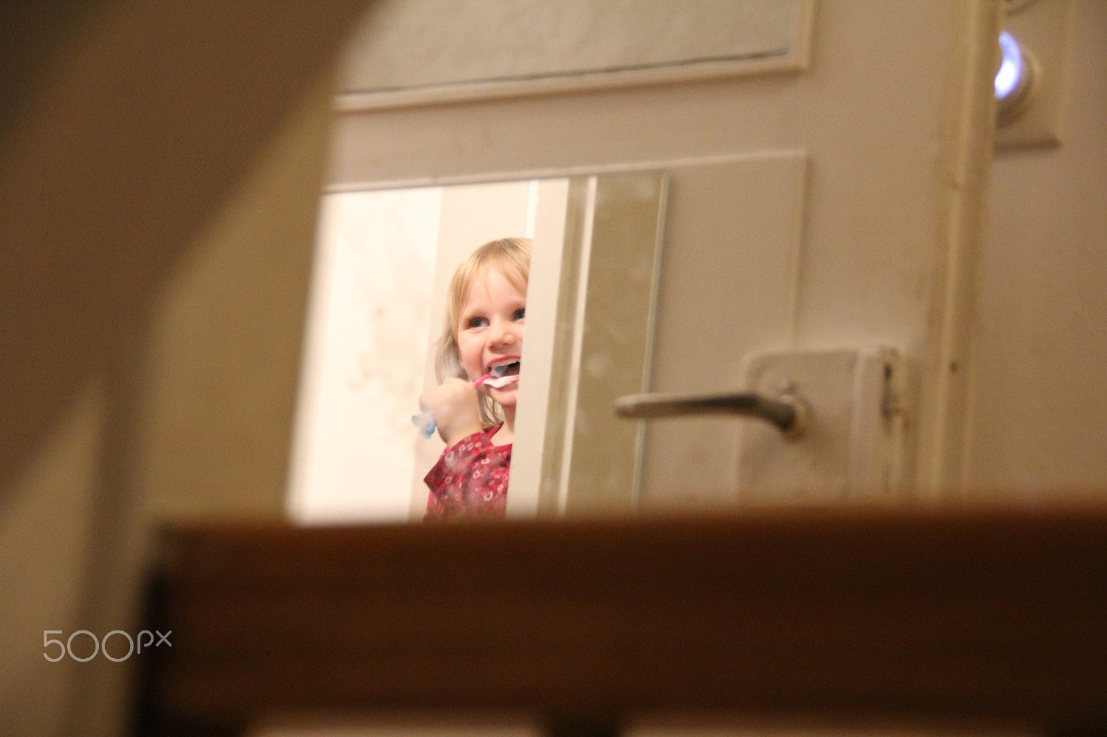 Canon EOS 550D (EOS Rebel T2i / EOS Kiss X4) sample photo. Girl in mirror photography