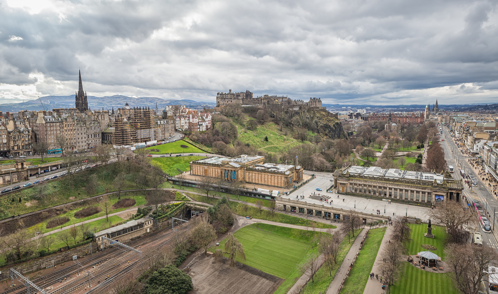 Sigma 20mm F1.4 DG HSM Art sample photo. Edinburgh skyline photography