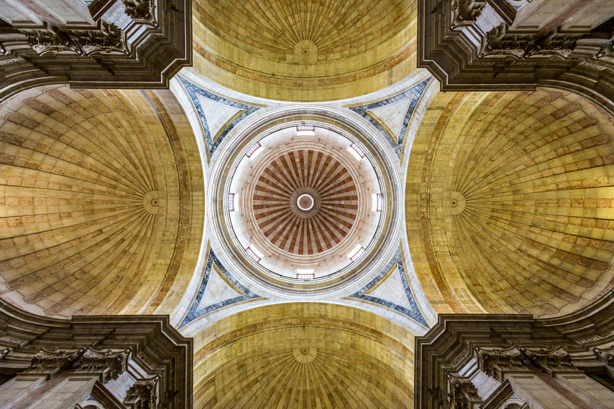 Canon EF 16-35mm F2.8L USM sample photo. Panteão nacional photography