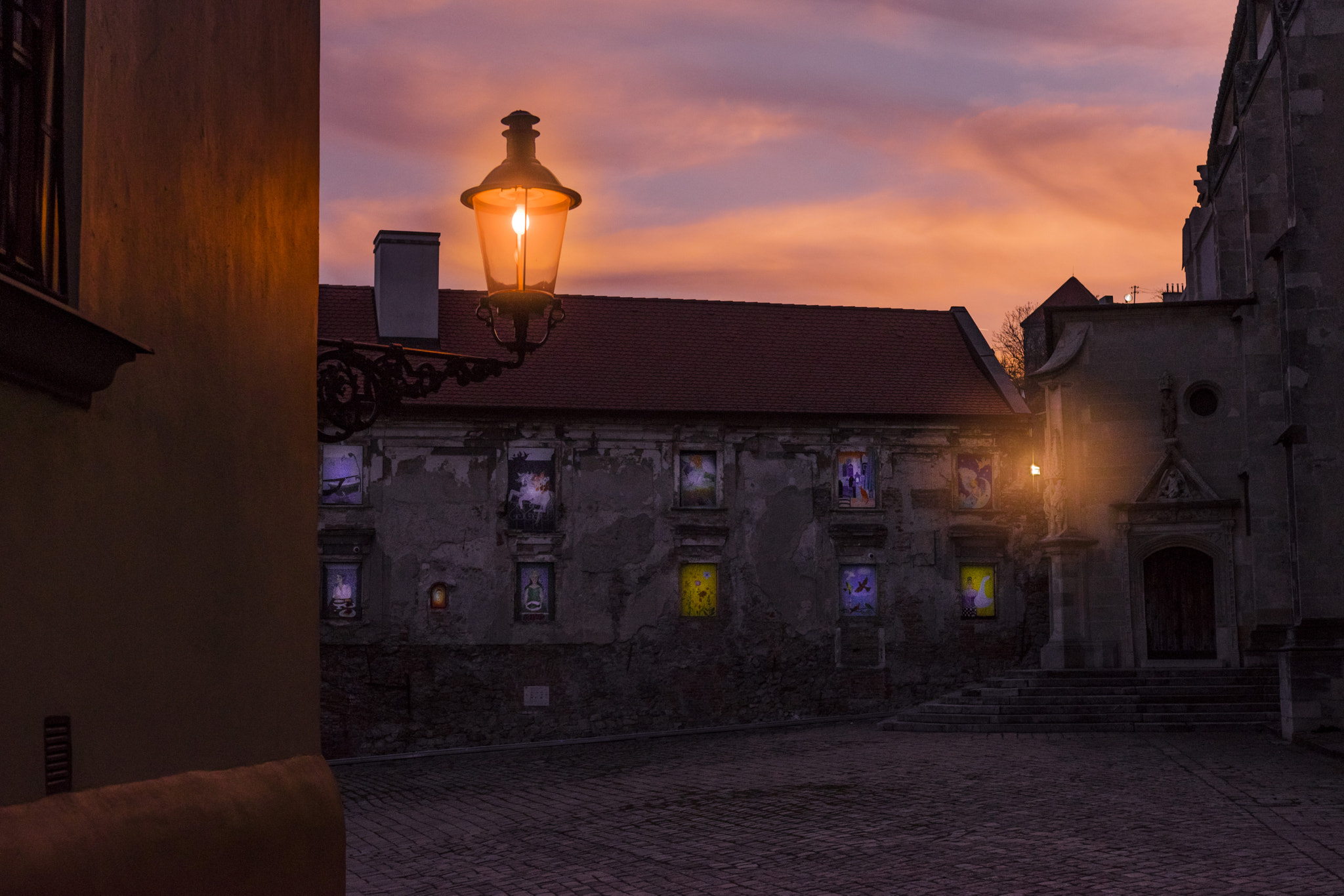 Nikon D5300 + Sigma 18-35mm F1.8 DC HSM Art sample photo. Bratislava - house with art in windows photography