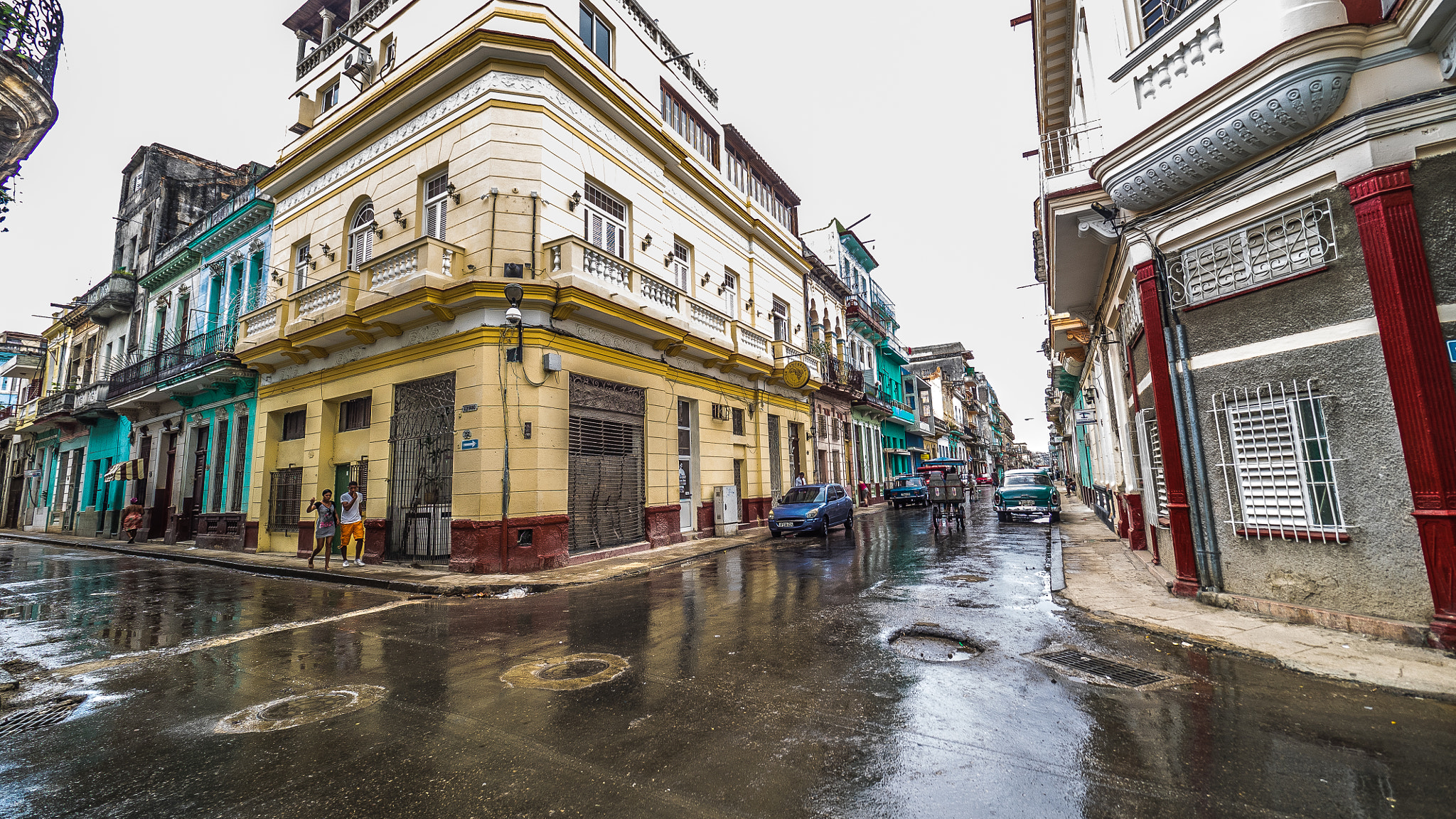 Olympus OM-D E-M1 + Olympus M.Zuiko Digital ED 7-14mm F2.8 PRO sample photo. Rainy day in havana photography