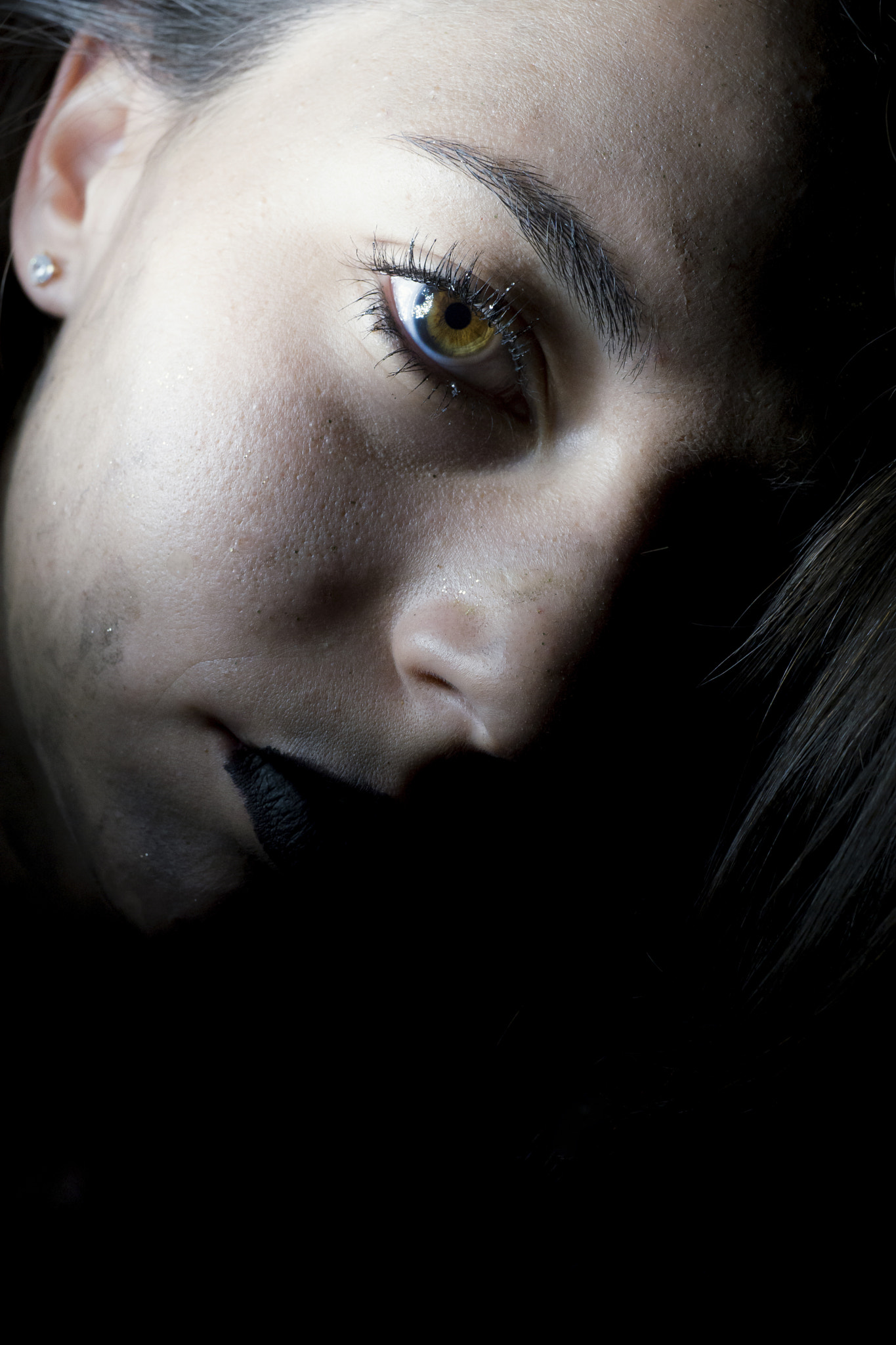 E 32mm F1.8 sample photo. In the dark photography
