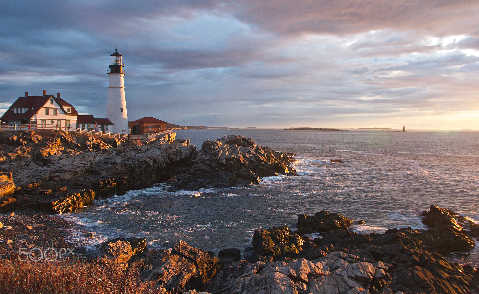 Canon EOS 550D (EOS Rebel T2i / EOS Kiss X4) + Sigma 18-250mm F3.5-6.3 DC OS HSM sample photo. Portland head lighthouse photography