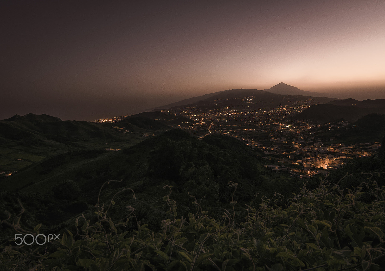 Tokina AT-X Pro 11-16mm F2.8 DX sample photo. Las mercedes at night photography