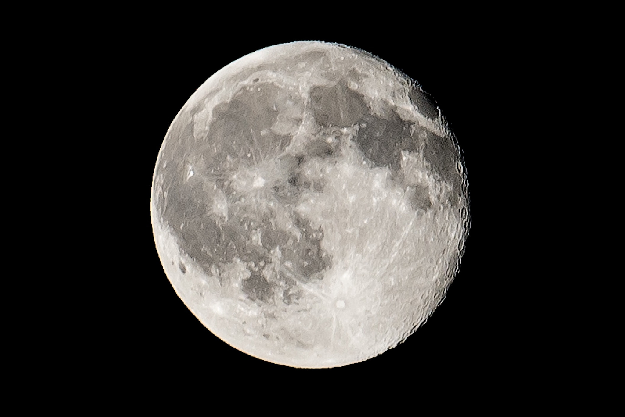 Nikon AF-S Nikkor 70-200mm F4G ED VR sample photo. Loving moon photography