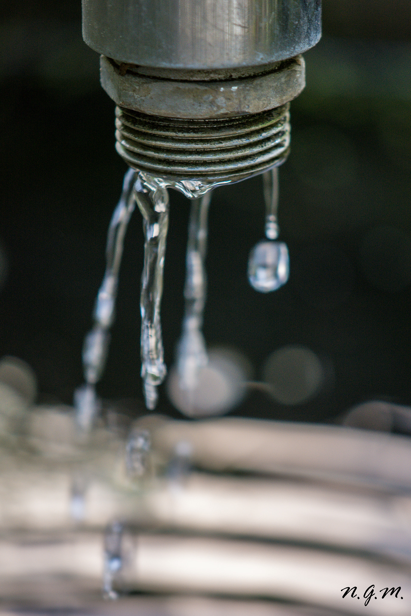 Nikon AF-S DX Micro-Nikkor 85mm F3.5G ED VR sample photo. Wasserhahn photography