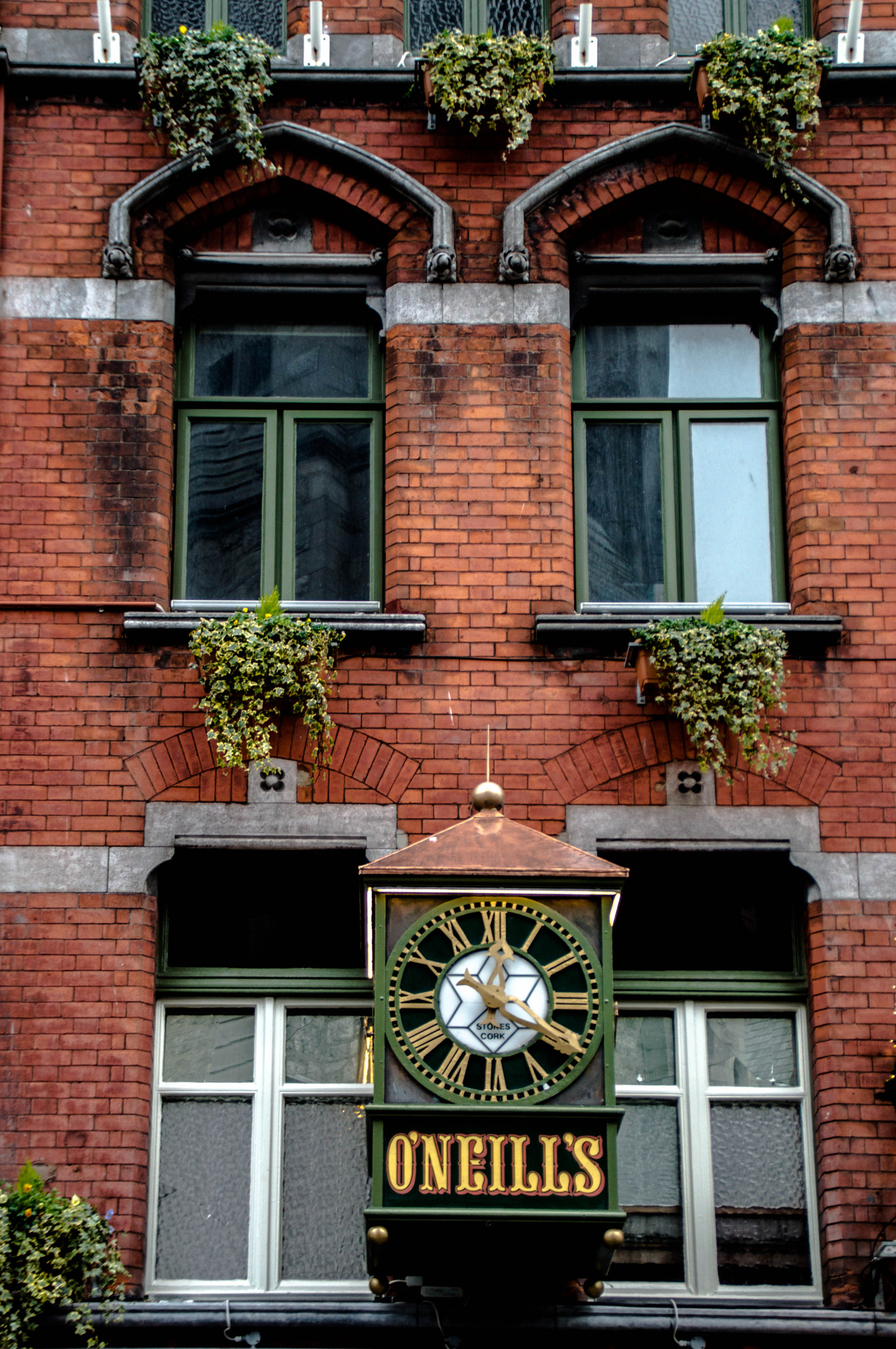 Nikon D3200 sample photo. Pub photography