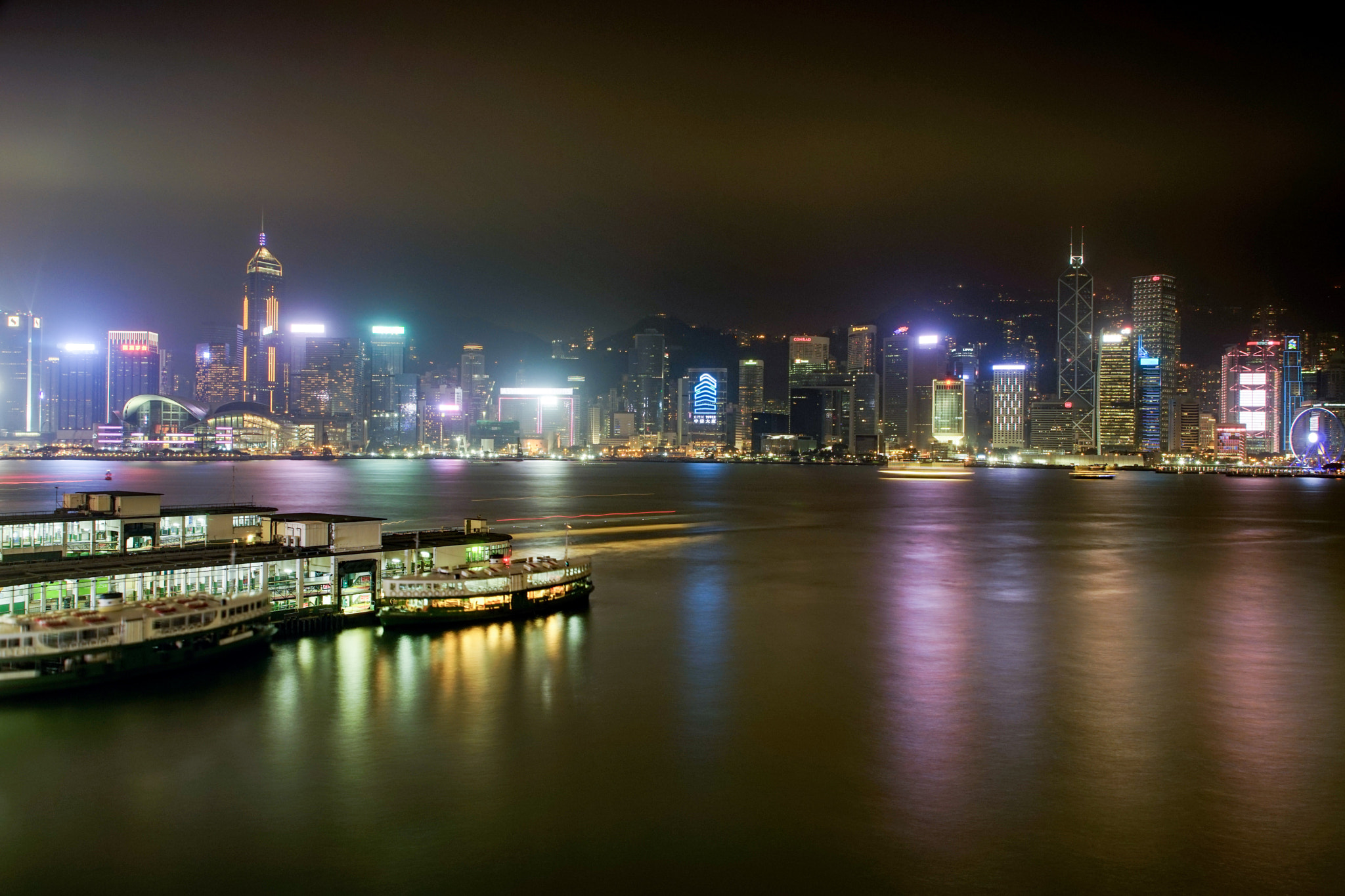 Sony a7 + Sony Vario Tessar T* FE 24-70mm F4 ZA OSS sample photo. Color night photography