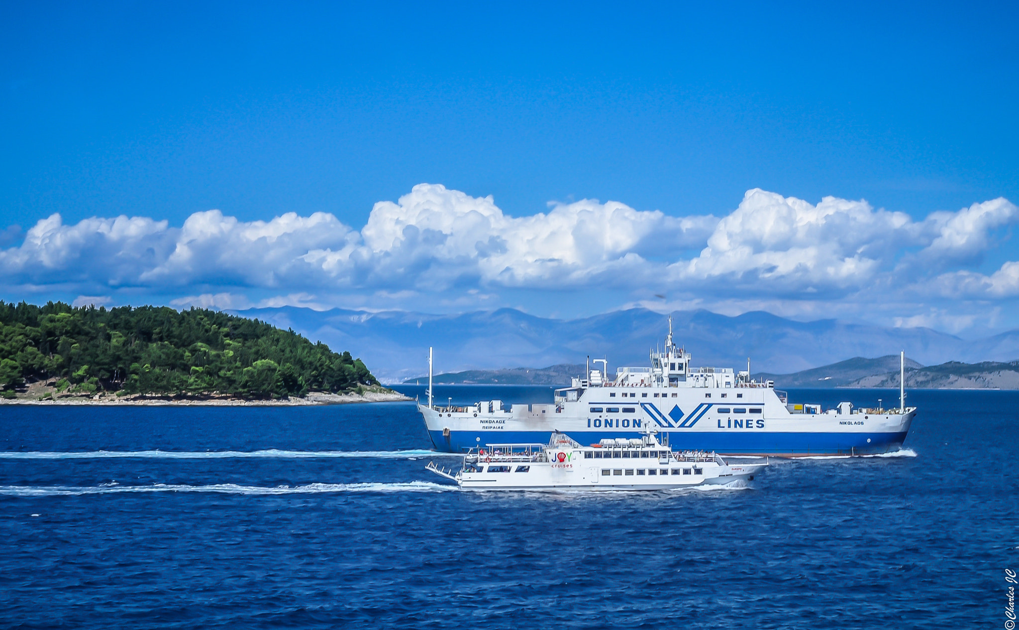 Nikon D5000 sample photo. Big ferry small ferry photography