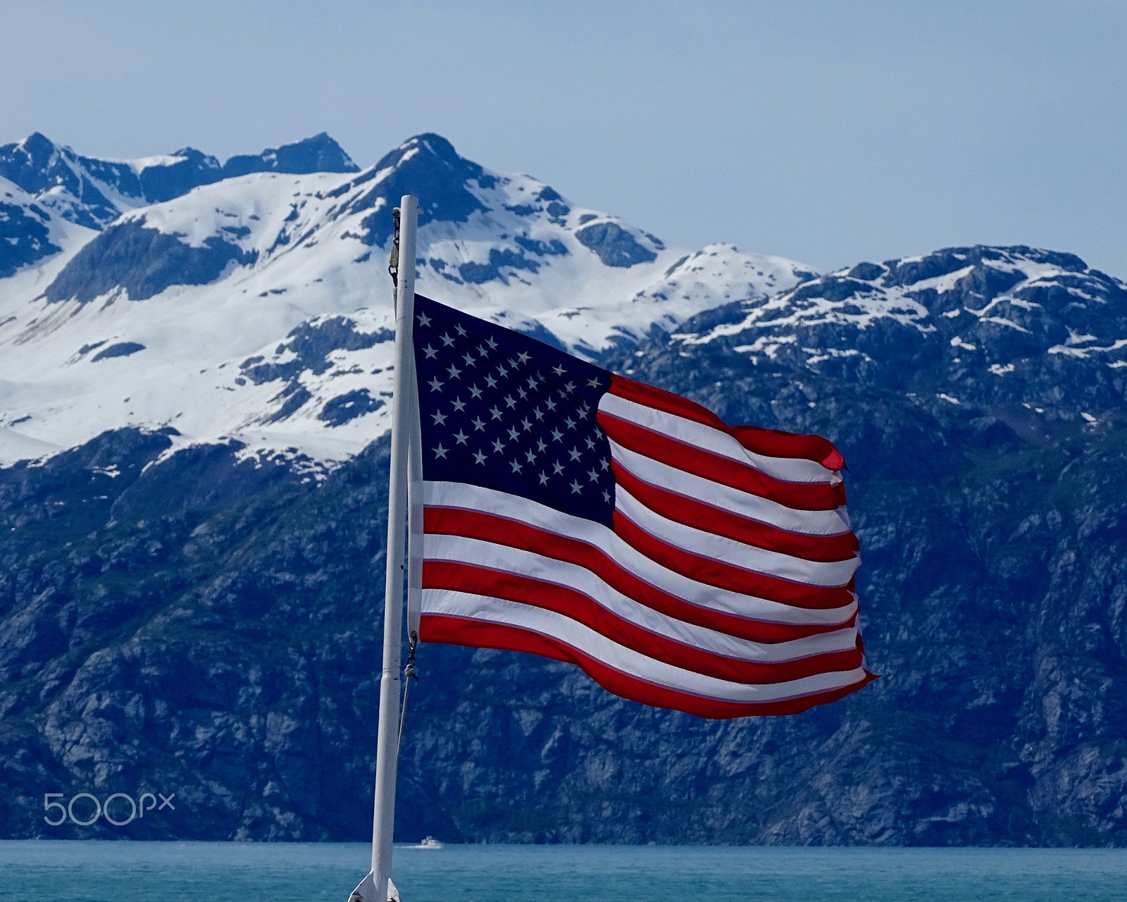 Sony 24-210mm F2.8-6.3 sample photo. American flag & mountains photography