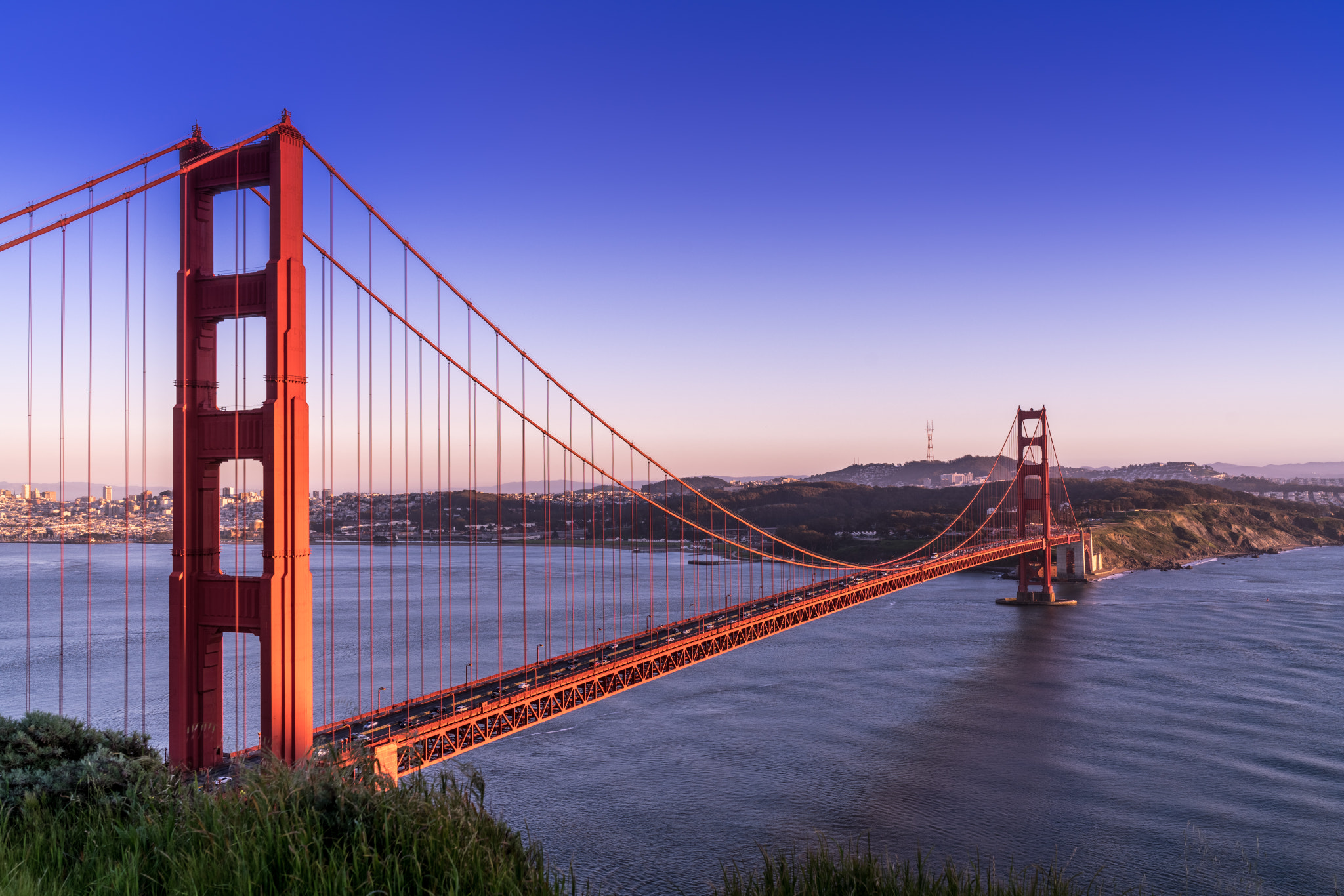 Sony a7R II + Sony Distagon T* FE 35mm F1.4 ZA sample photo. Golden gate at sunset photography