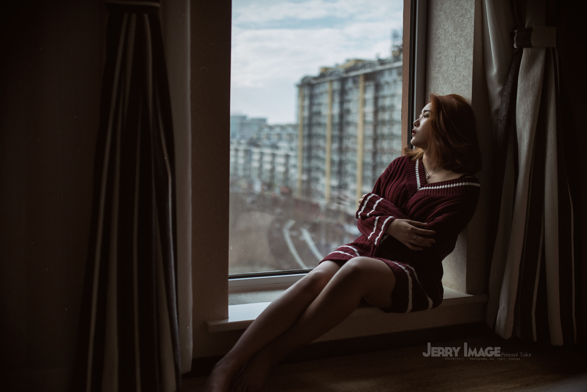 Nikon D810 + Sigma 35mm F1.4 DG HSM Art sample photo. 坐在窗边的女孩 photography