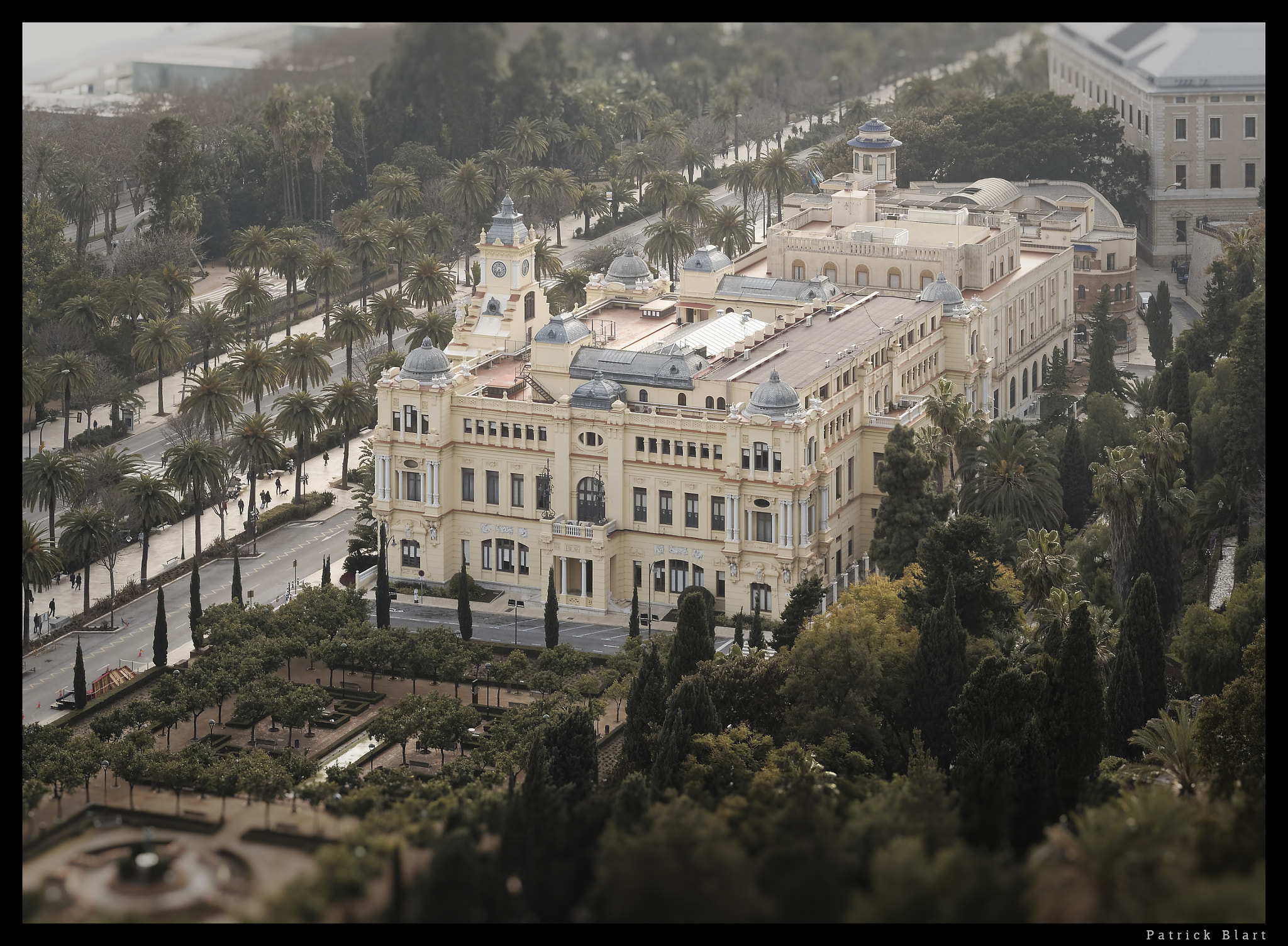 Olympus OM-D E-M10 + Olympus M.Zuiko Digital 45mm F1.8 sample photo. Ayuntamiento de málaga photography