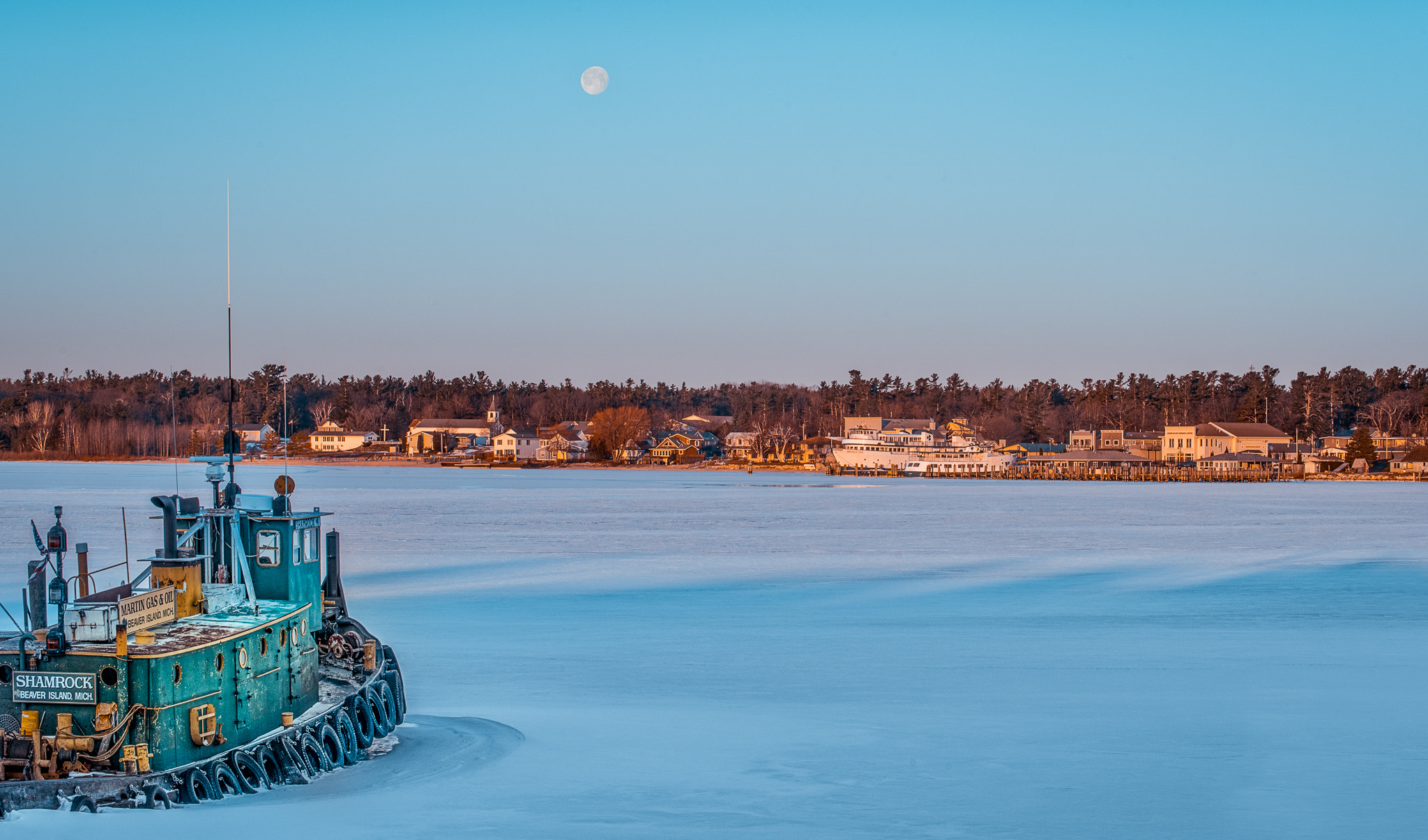 Nikon AF-S Nikkor 70-200mm F4G ED VR sample photo. March morning moon photography