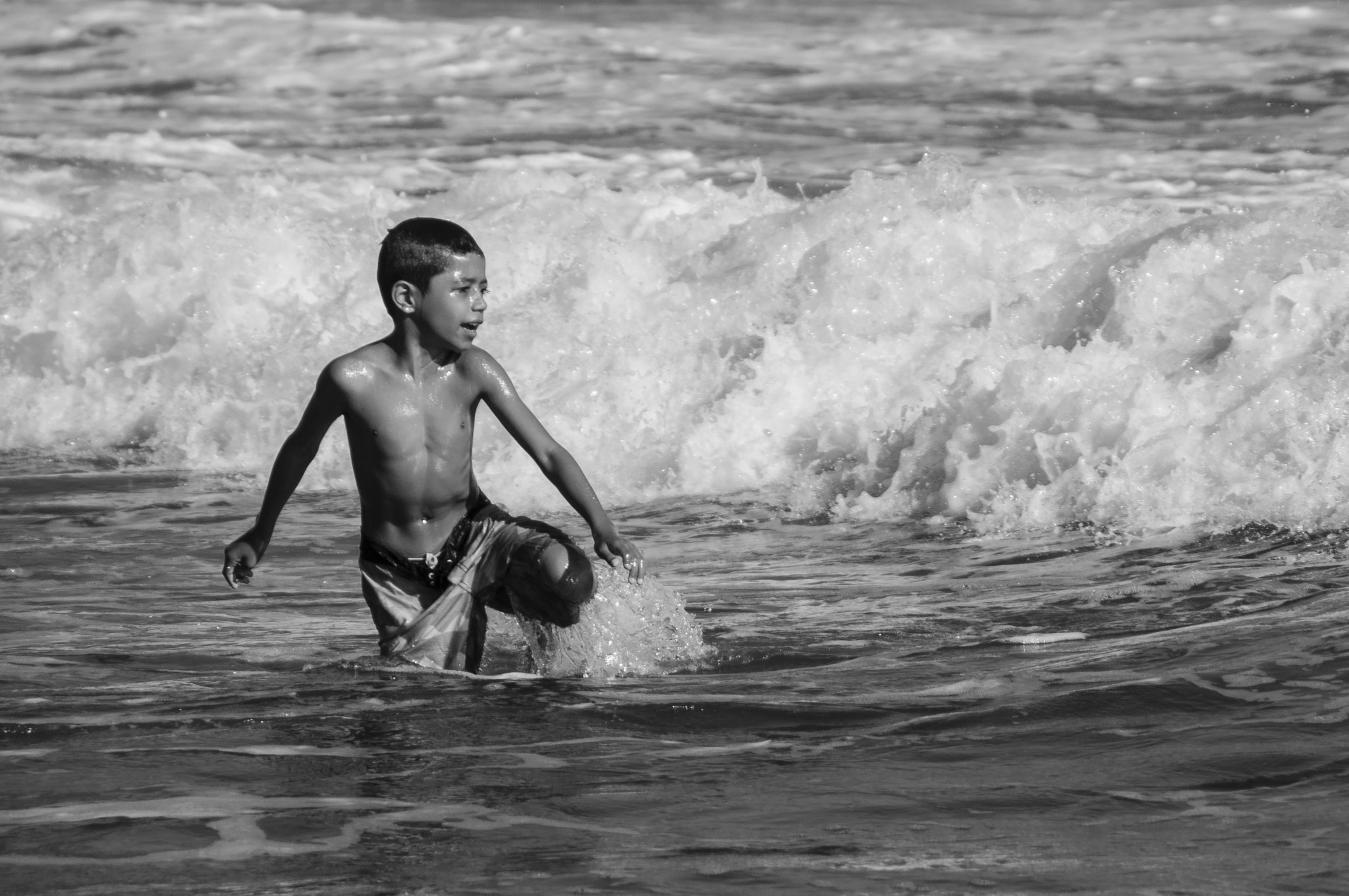 Nikon D5000 sample photo. Chasing waves photography