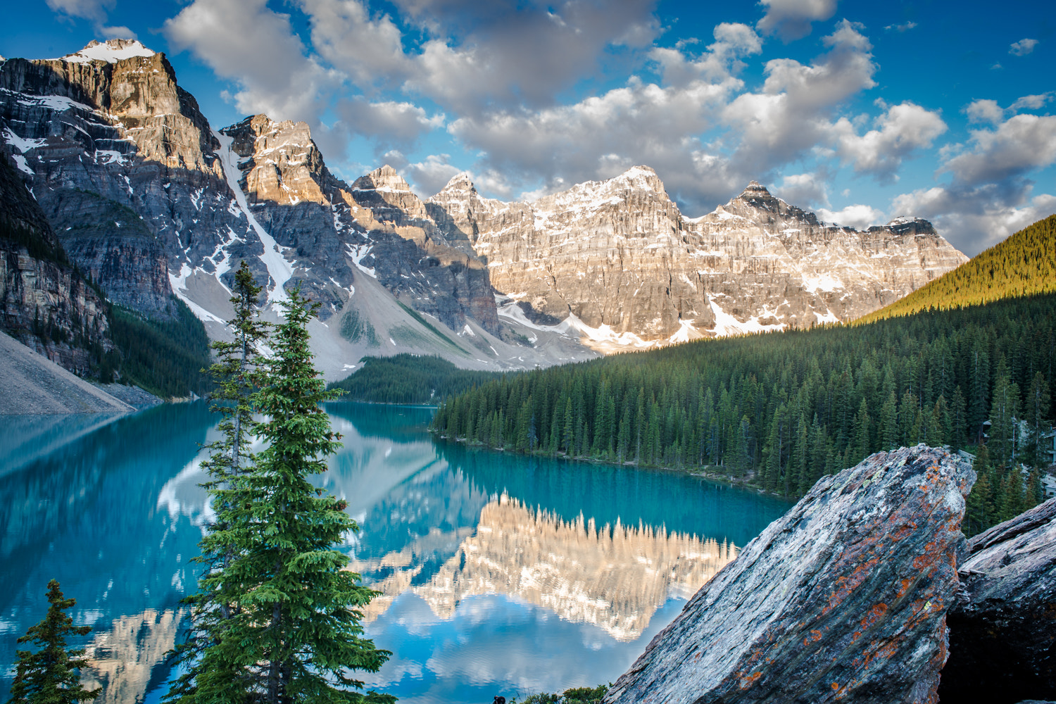 Nikon D800 + Nikon AF Nikkor 24mm F2.8D sample photo. Sunrise at moraine lake photography
