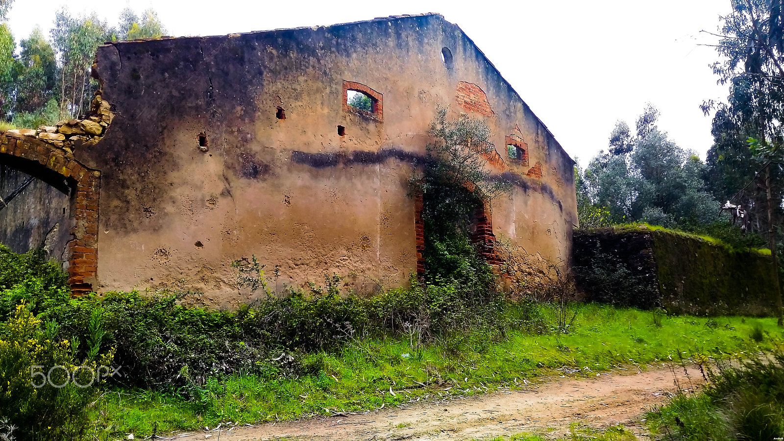 ASUS ZenFone Max (ZC550KL) sample photo. "dead facade" [8192 x 4608] photography