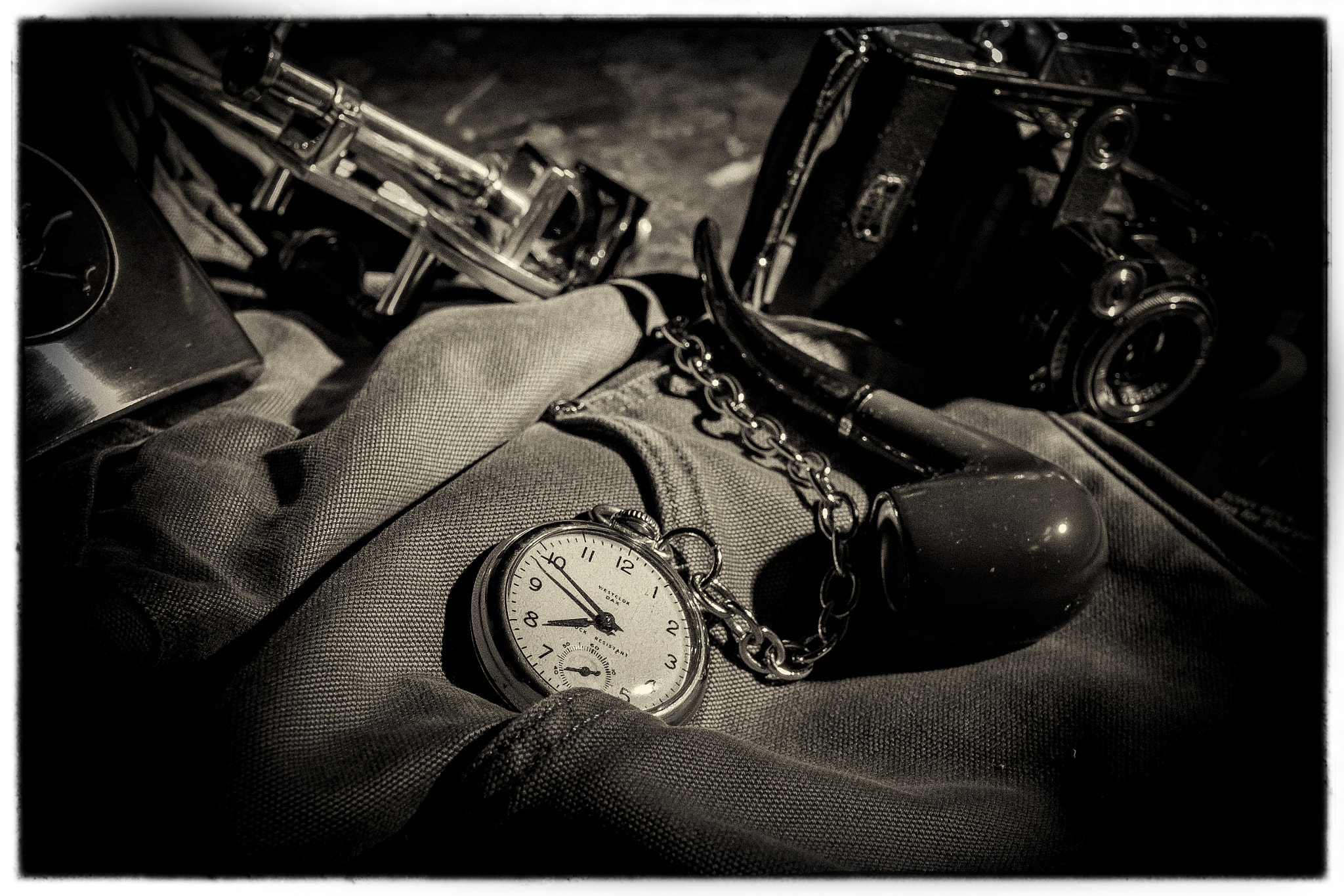 Fujifilm X-Pro1 + Fujifilm XF 35mm F1.4 R sample photo. Pocket watch photography