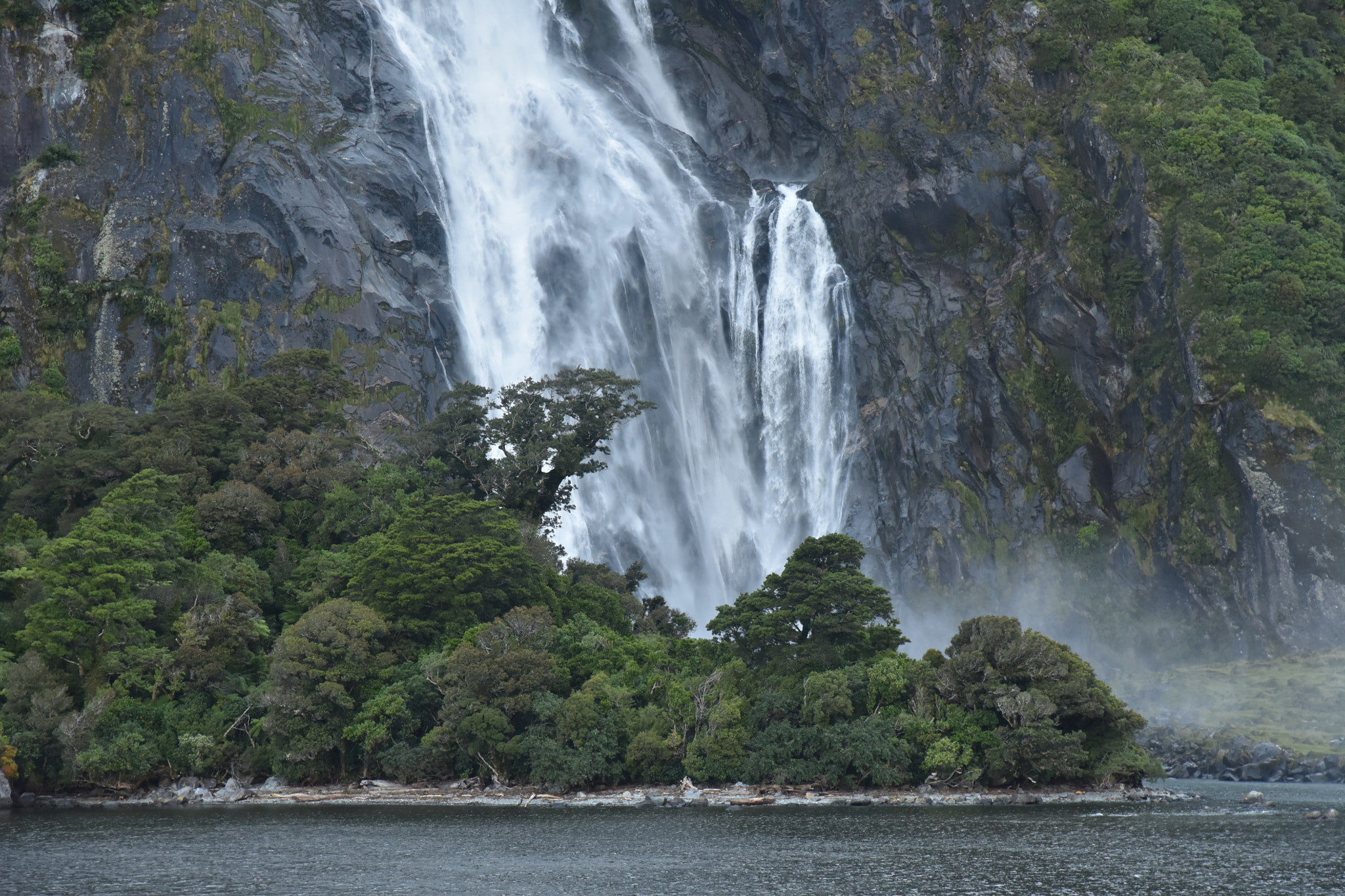 Nikon D7200 sample photo. Waterfall in milford sound photography