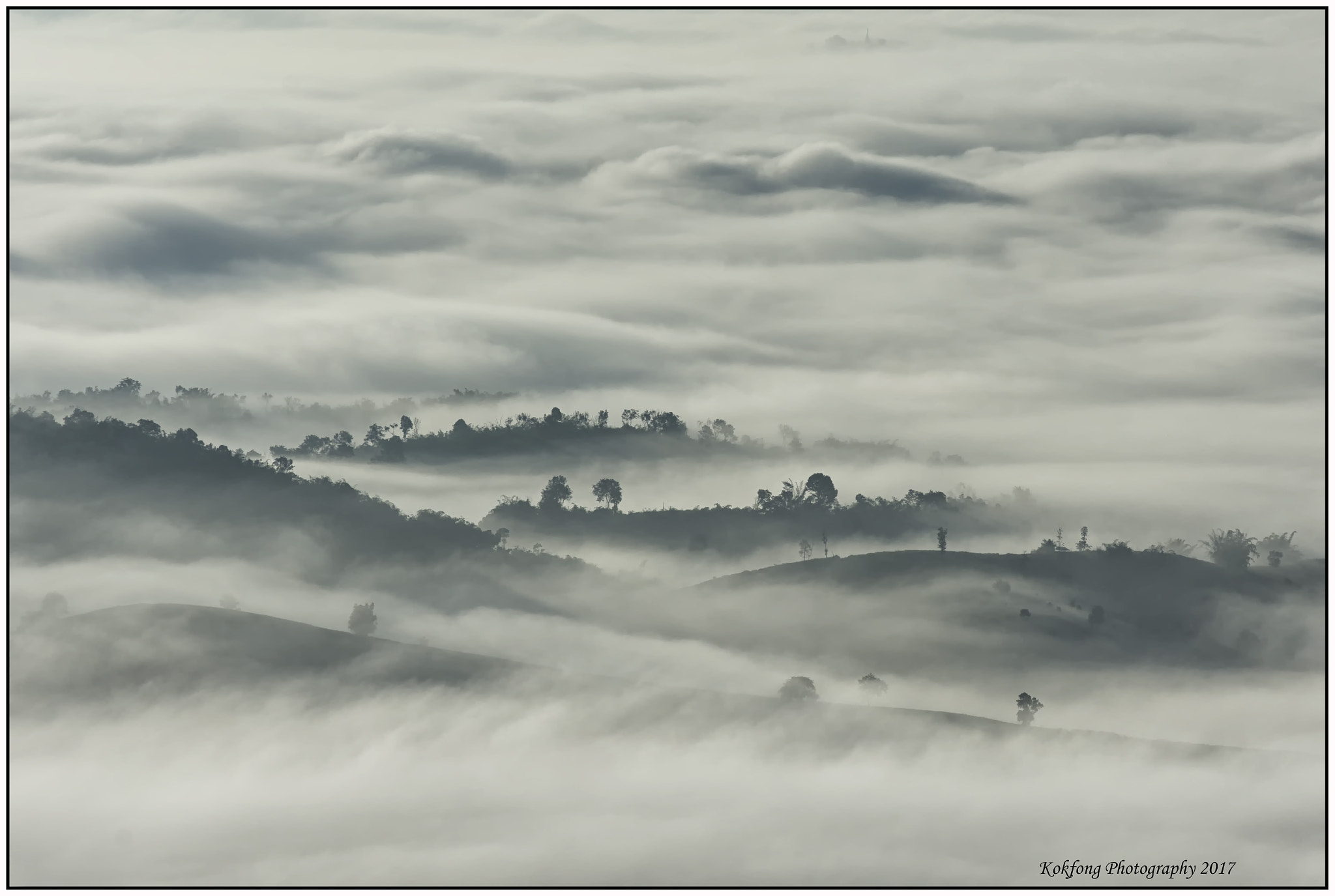 Nikon AF-S Nikkor 70-200mm F4G ED VR sample photo. Sea of  clouds photography