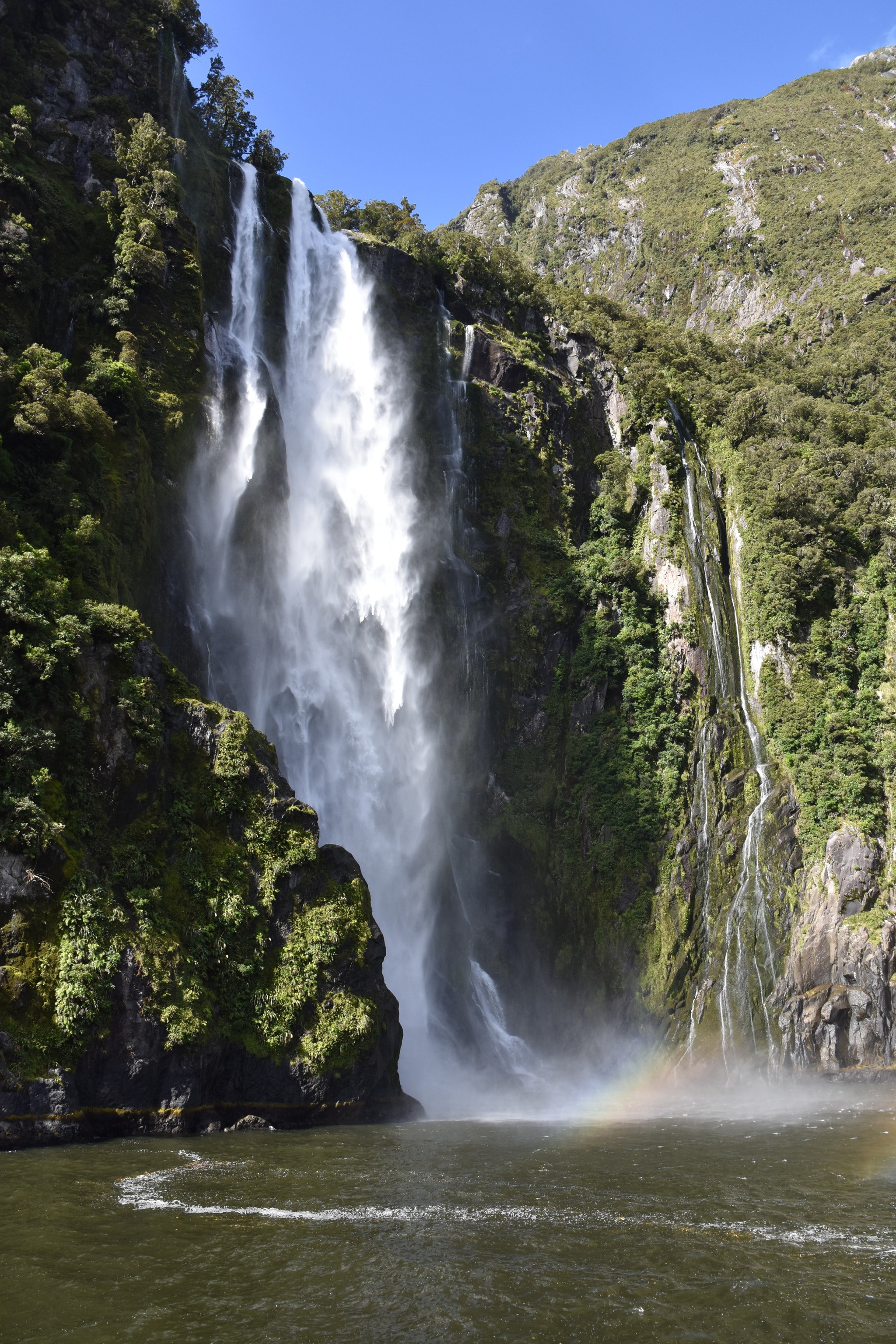 Nikon D7200 + Nikon AF-S DX Nikkor 16-80mm F2.8-4E ED VR sample photo. Waterfall in milford sound iii photography