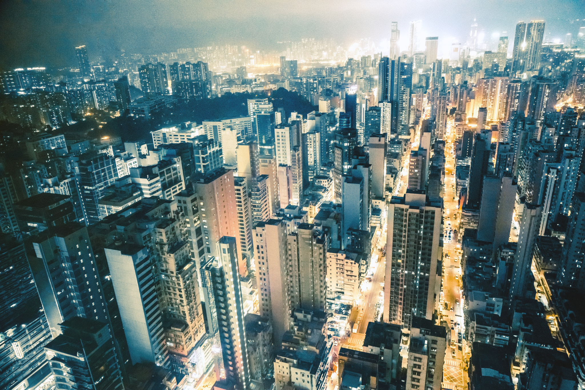 Sony a7R + Sony Vario Tessar T* FE 24-70mm F4 ZA OSS sample photo. Mong kok night 旺角夜 photography