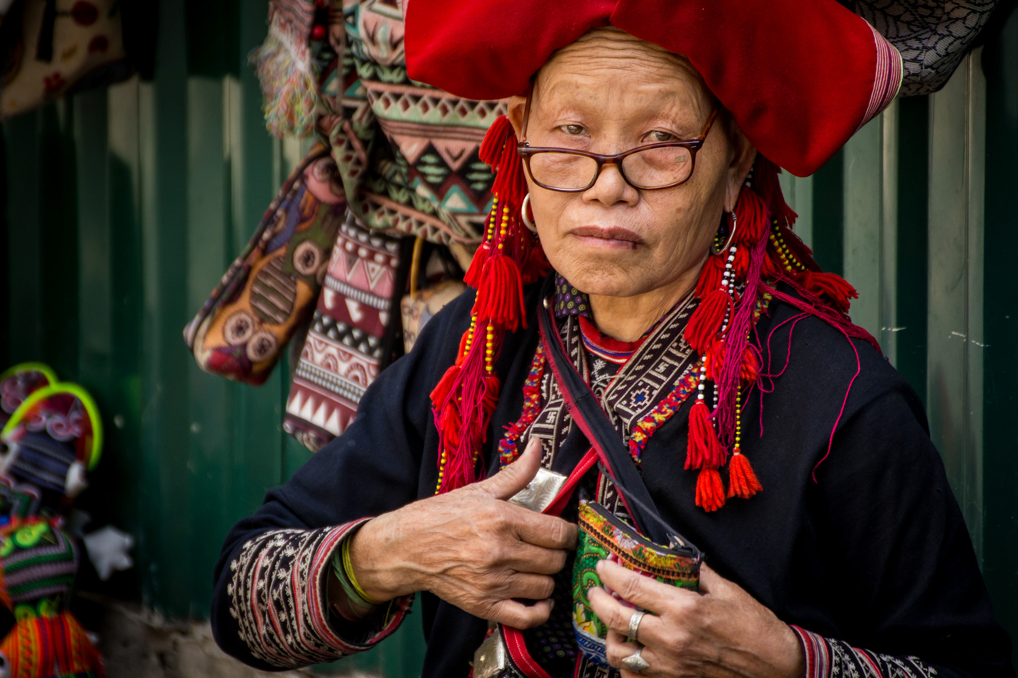 Tamron SP 35mm F1.8 Di VC USD sample photo. Red dao woman photography