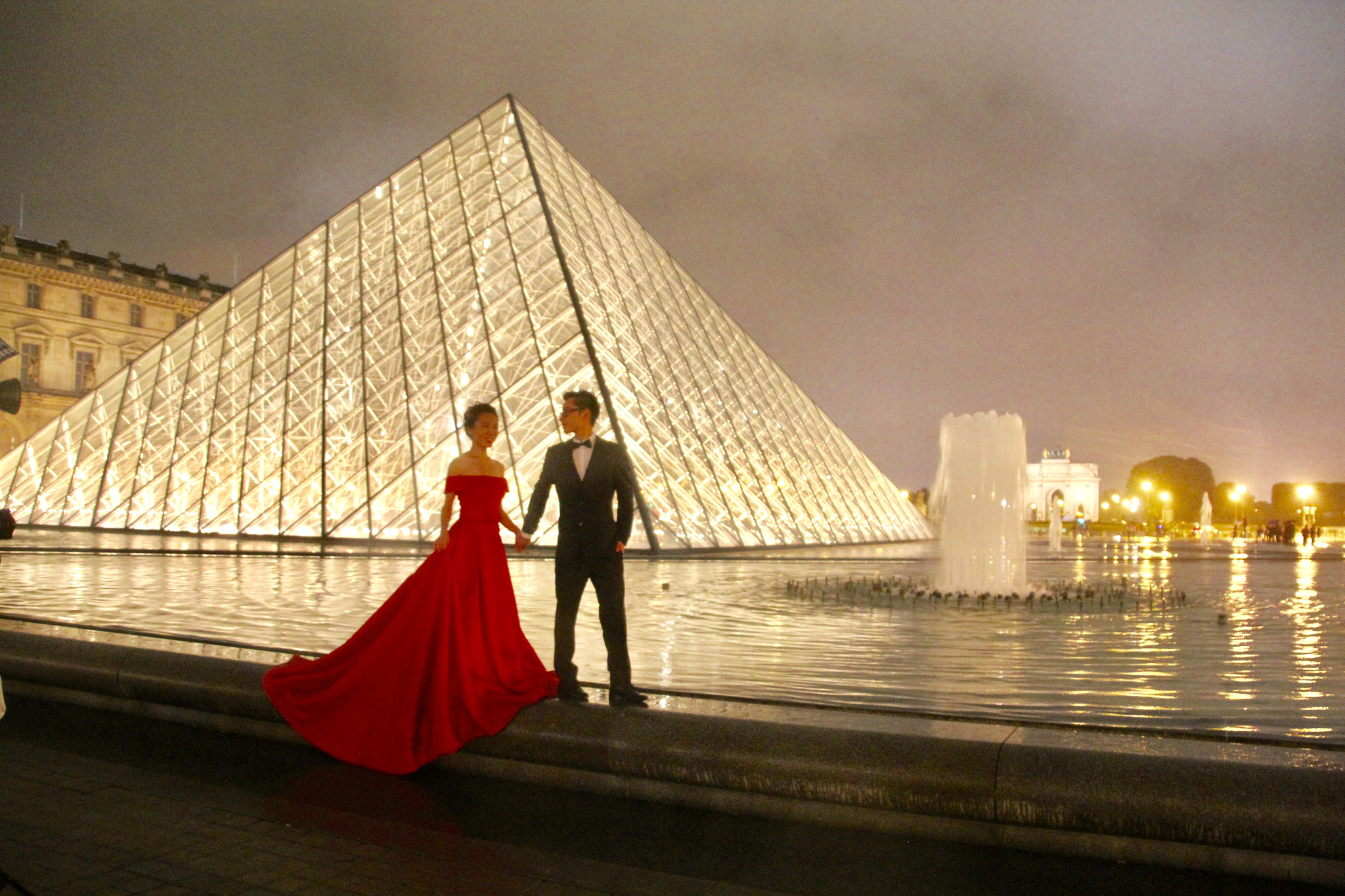 Canon EOS 550D (EOS Rebel T2i / EOS Kiss X4) sample photo. The louvre photography
