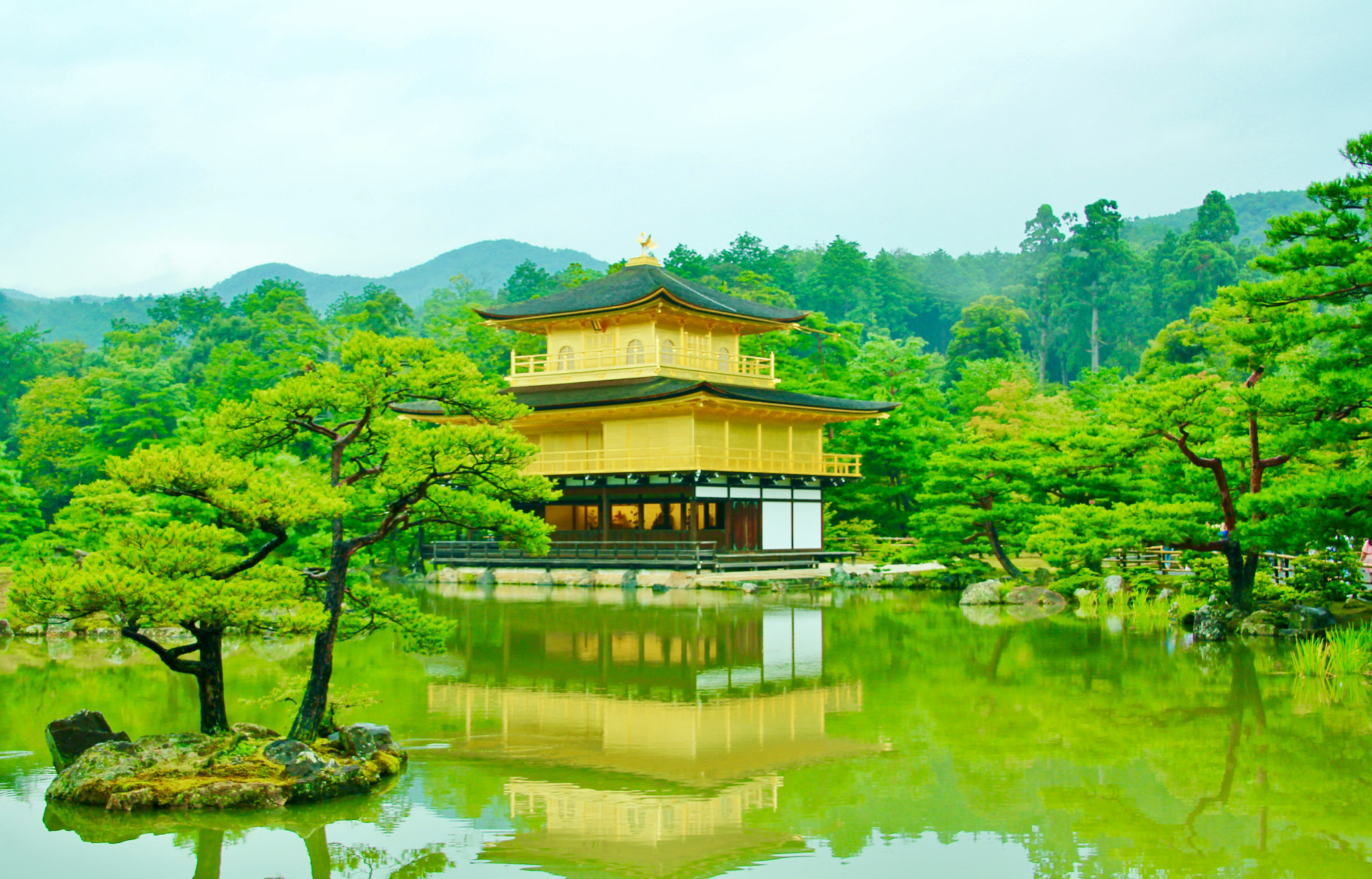 Canon EOS 550D (EOS Rebel T2i / EOS Kiss X4) sample photo. Golden pavilion photography