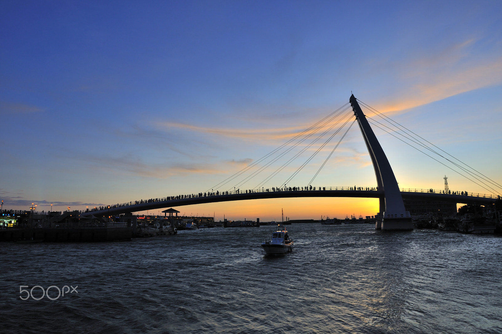 Nikon D3X sample photo. 橋,藍,海,天空,晴,船,建築,碼頭 photography