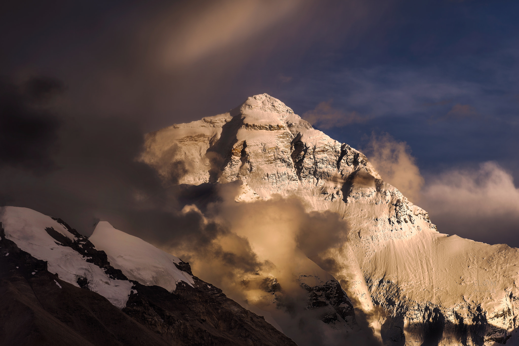 Nikon D610 + Nikon AF-S Nikkor 70-200mm F2.8G ED VR II sample photo. Mount everest peak bathed in golden morning sunlight, tibet. 2014. photography